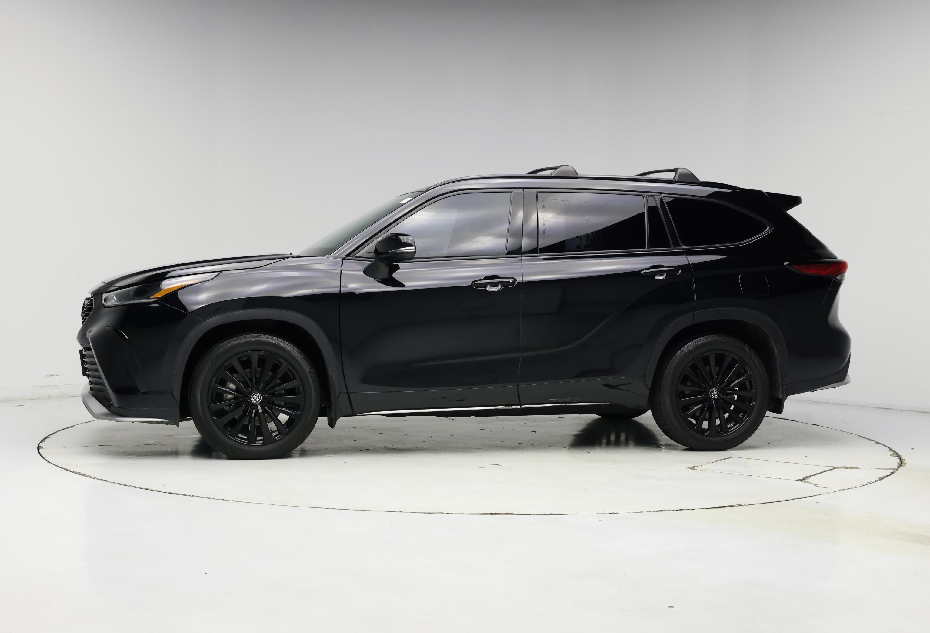 Thumbnail: 2023 Toyota Highlander - 3