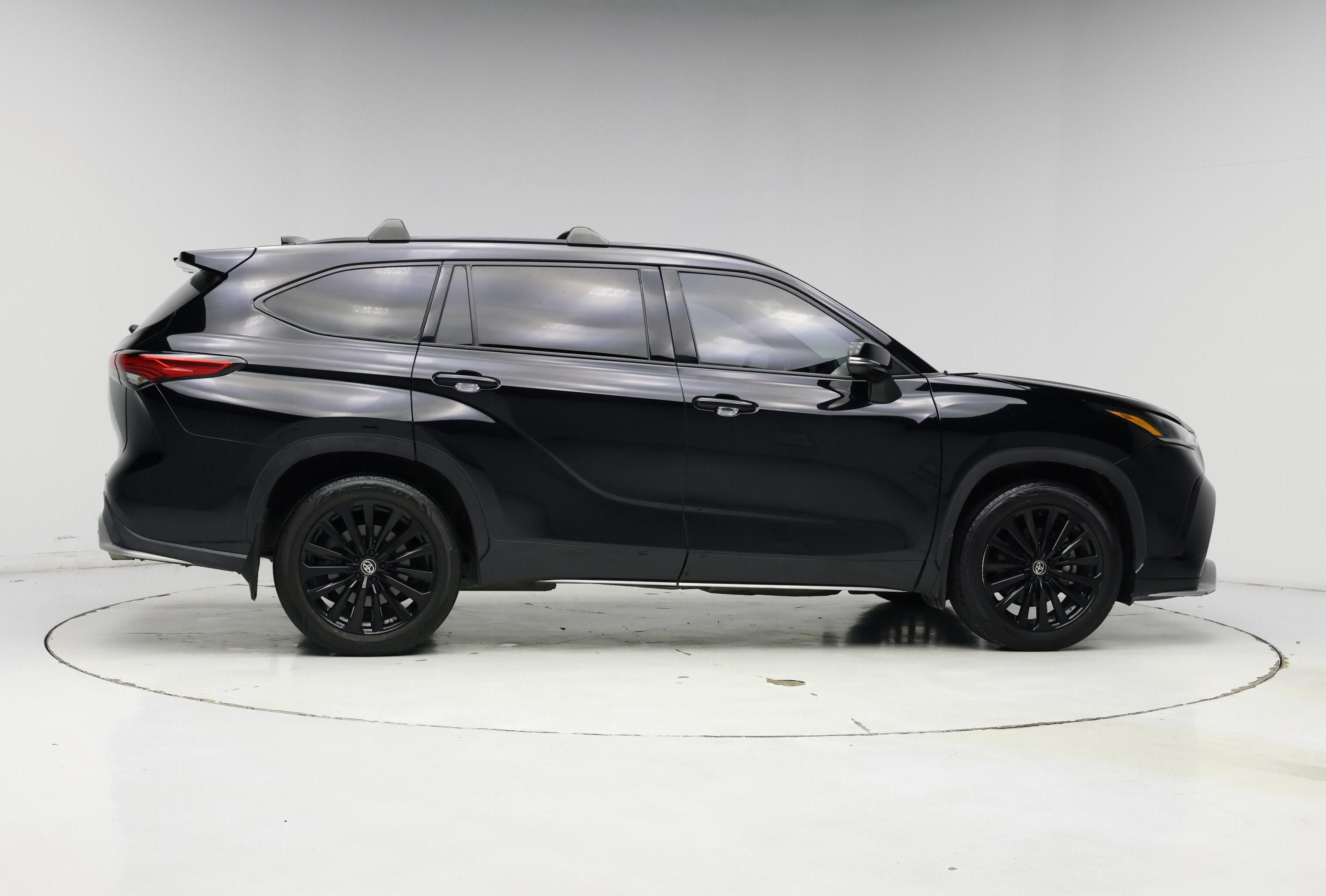 Thumbnail: 2023 Toyota Highlander - 7
