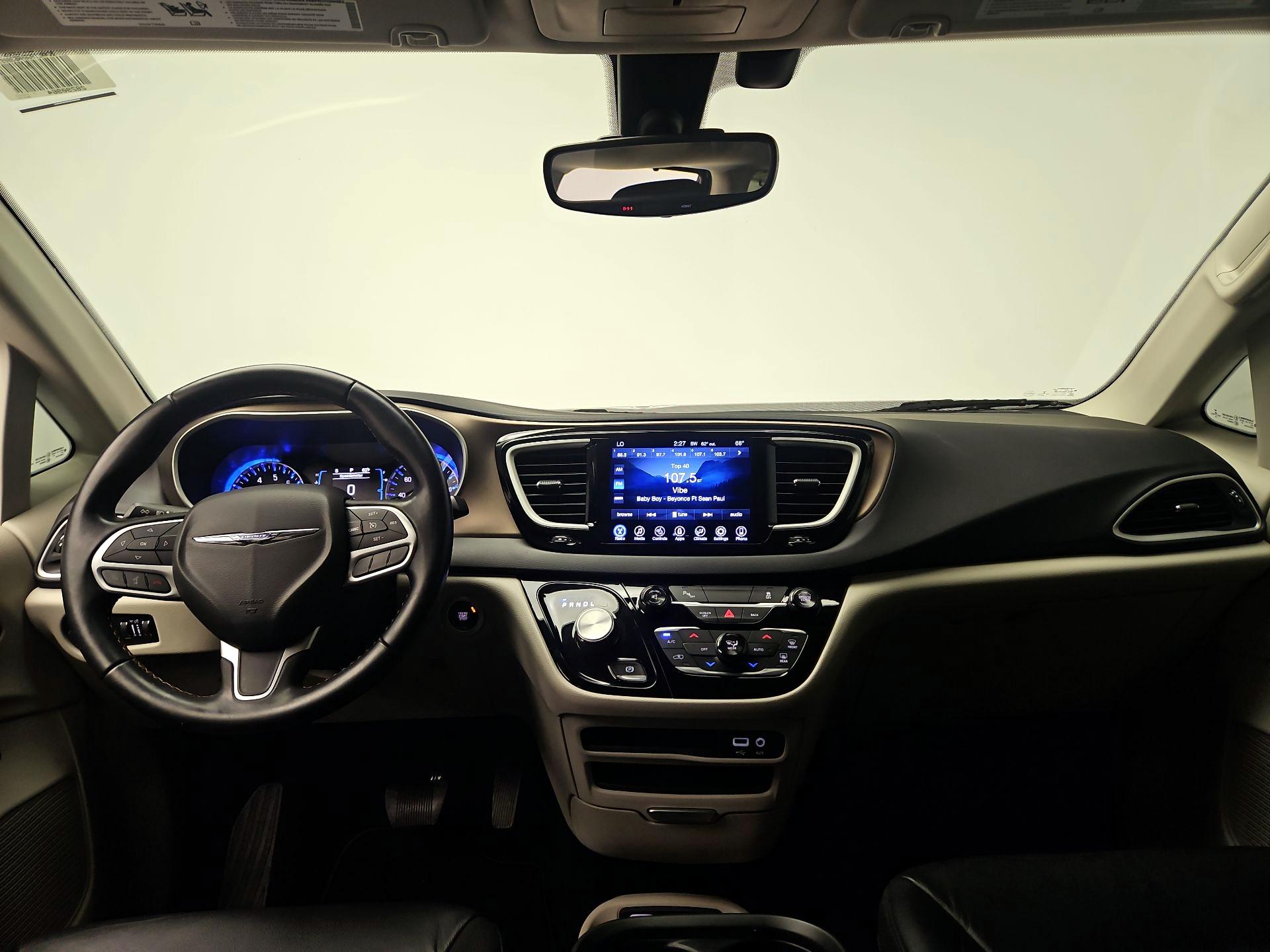 Thumbnail: 2017 Chrysler Pacifica - 9