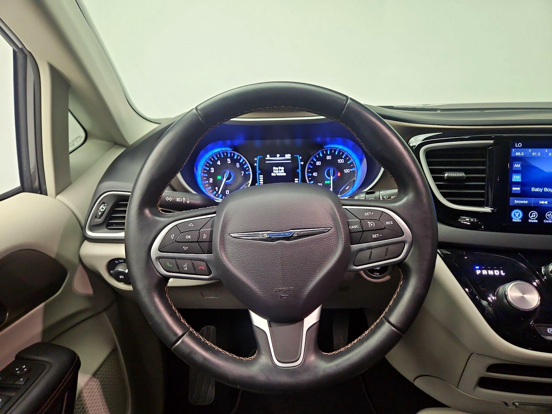 Thumbnail: 2017 Chrysler Pacifica - 10