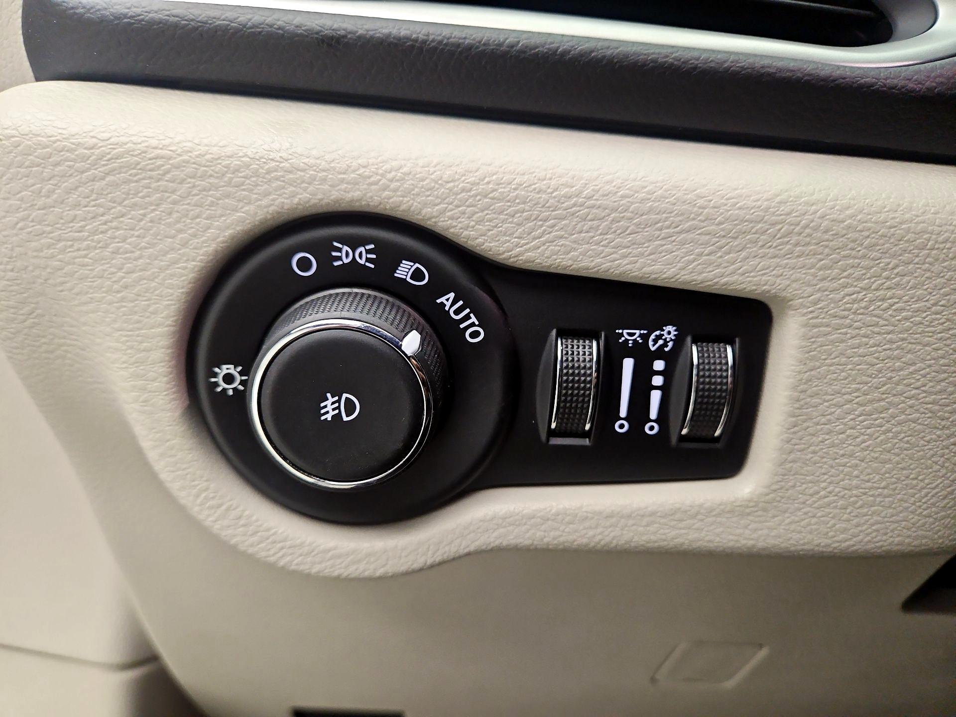 Thumbnail: 2017 Chrysler Pacifica - 13