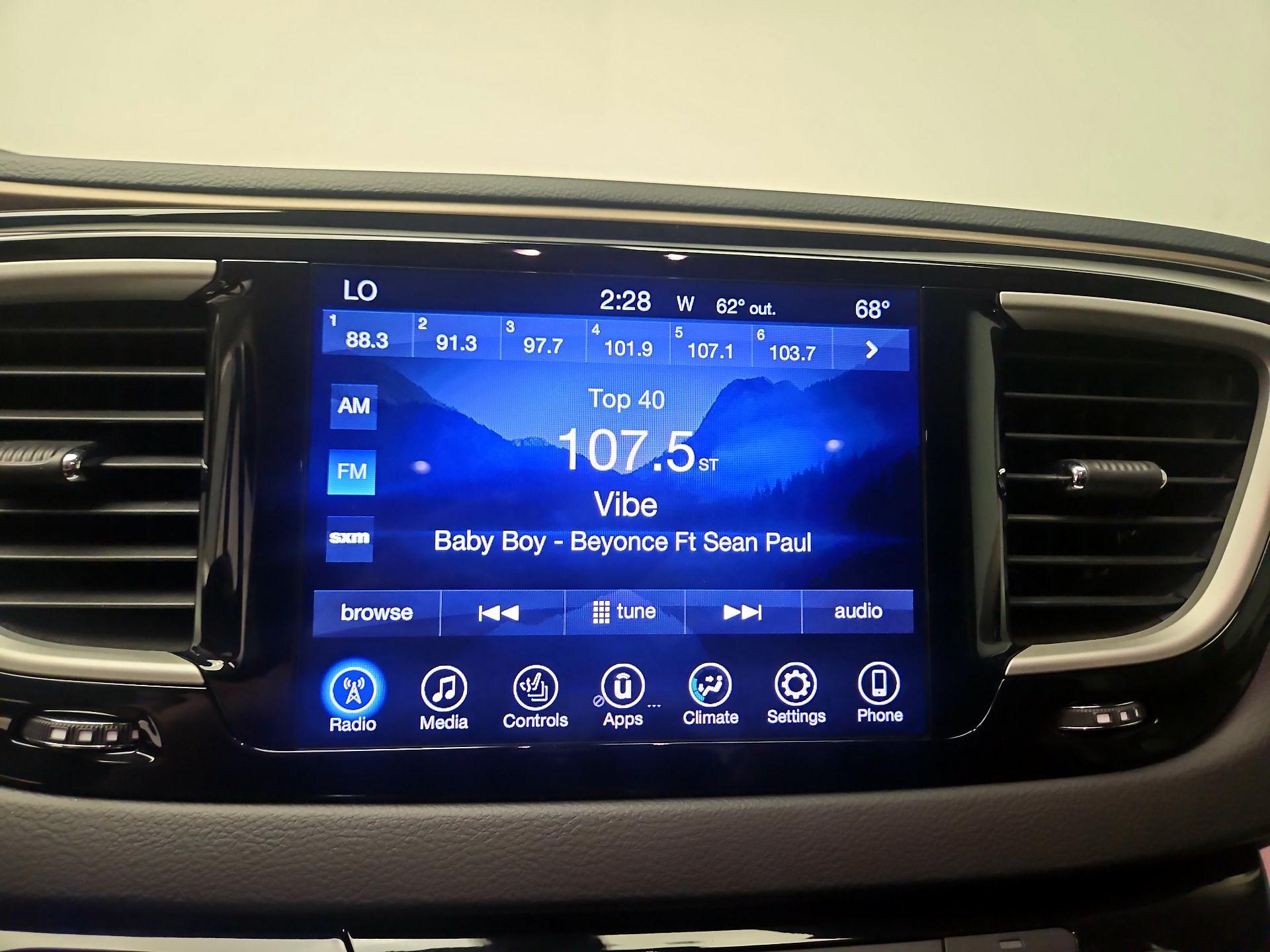 Thumbnail: 2017 Chrysler Pacifica - 15