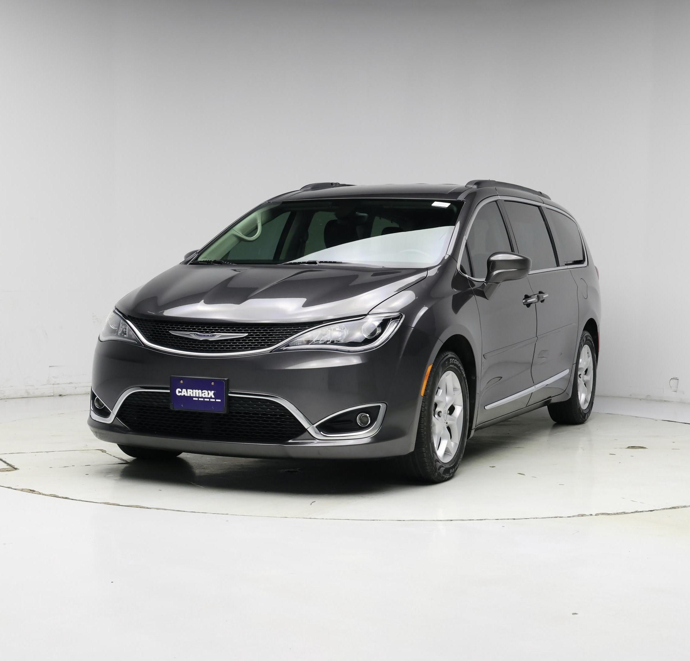 Thumbnail: 2017 Chrysler Pacifica - 4