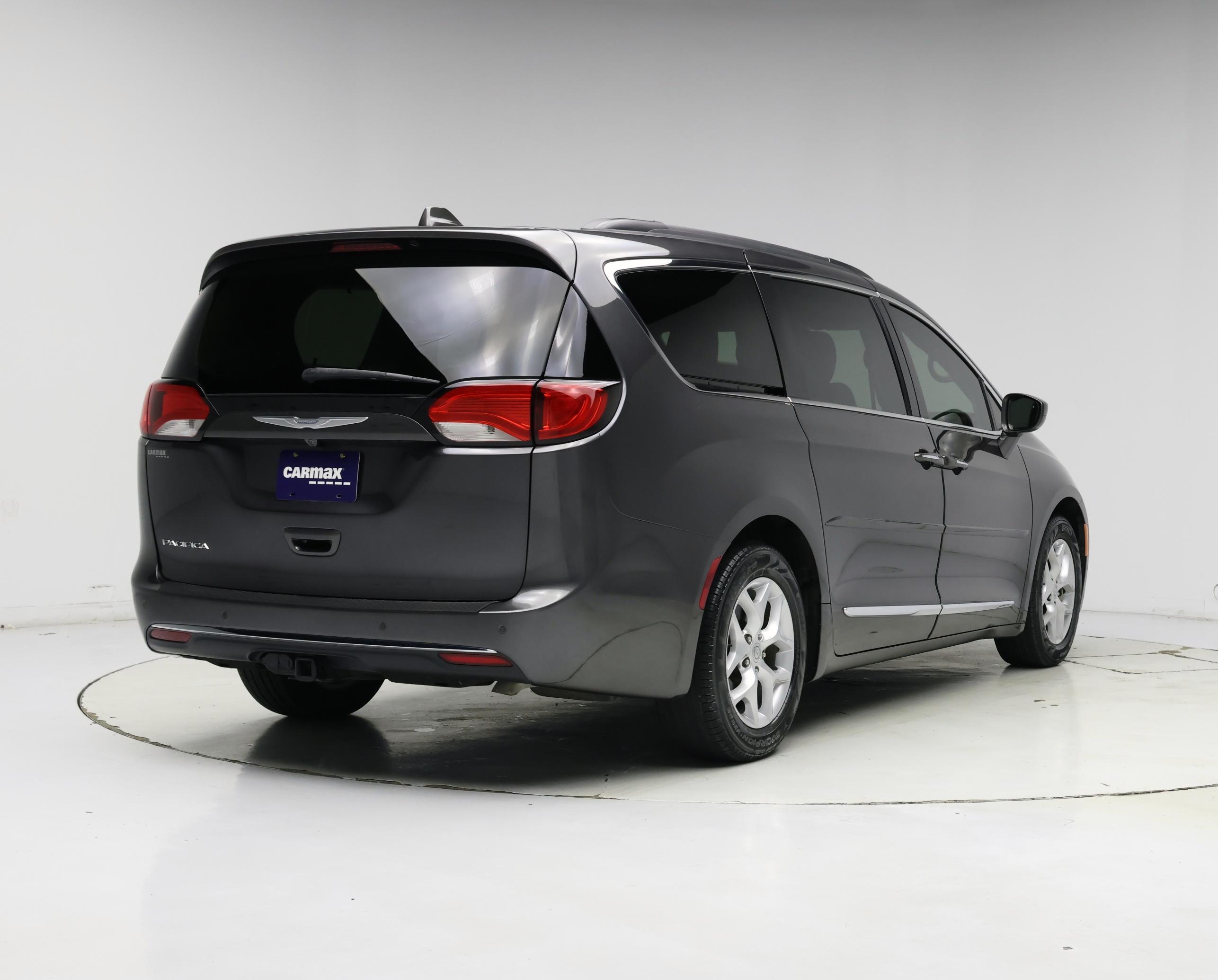 Thumbnail: 2017 Chrysler Pacifica - 8