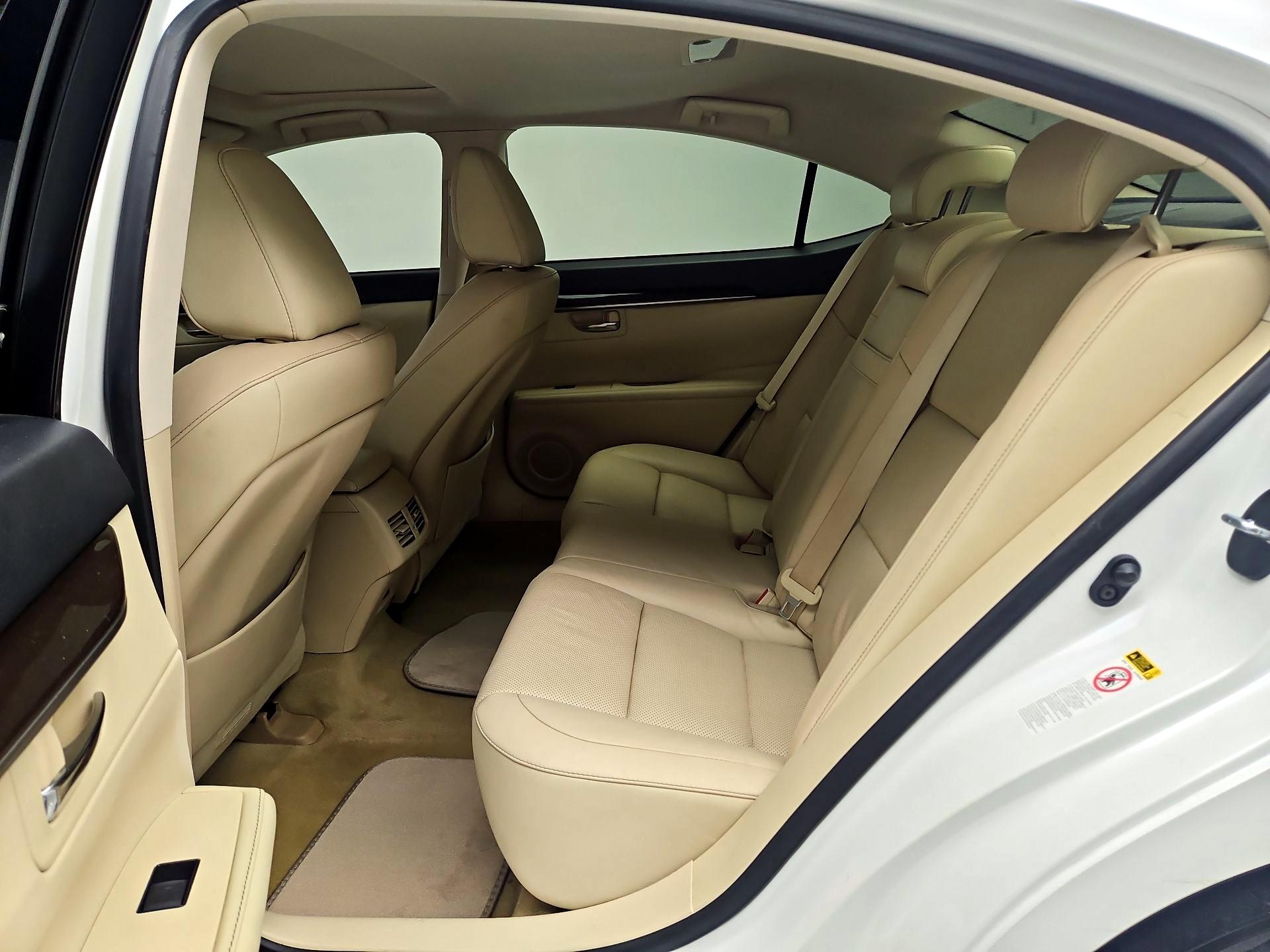 Thumbnail: 2014 Lexus ES - 20