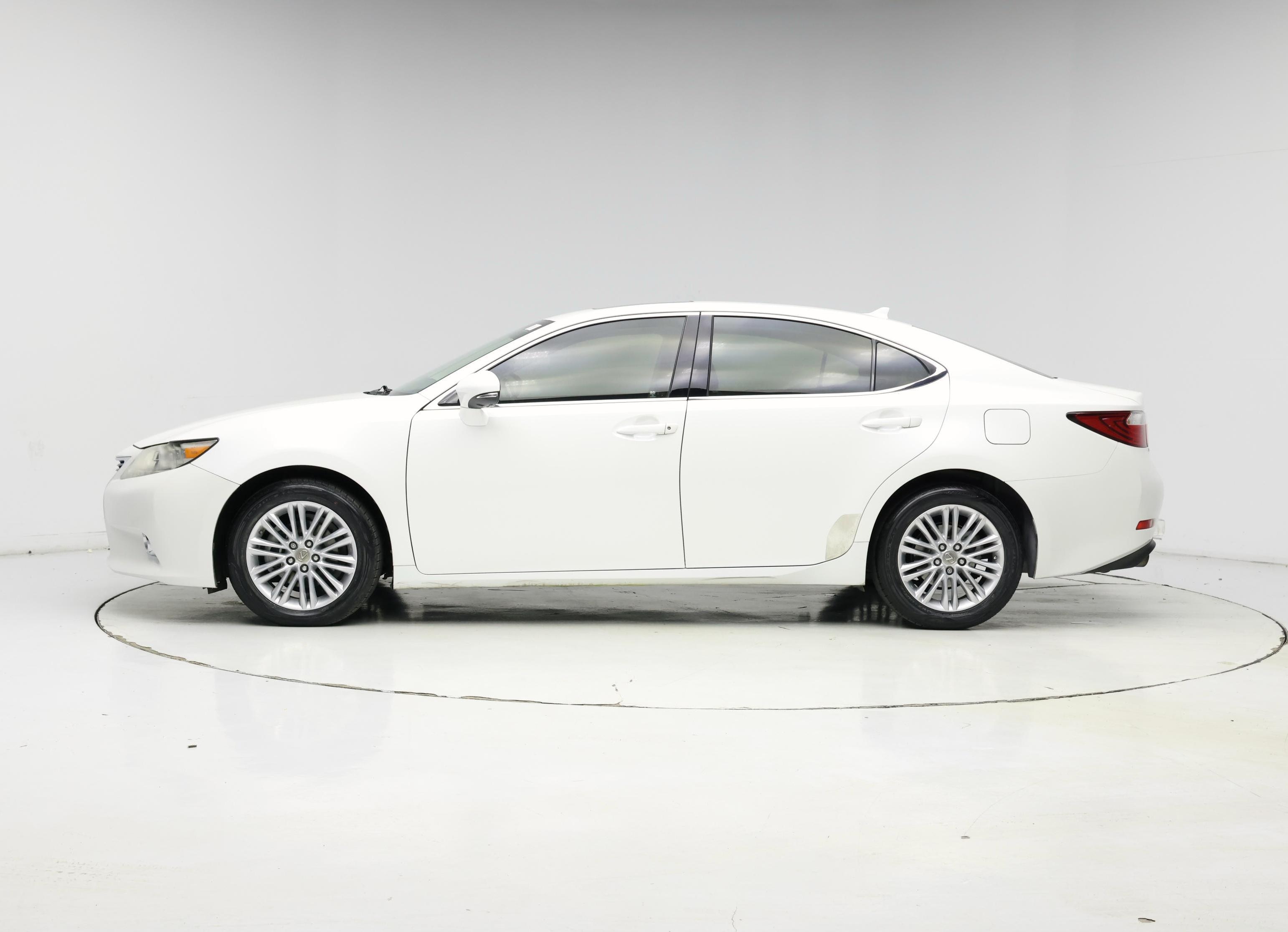 Thumbnail: 2014 Lexus ES - 3