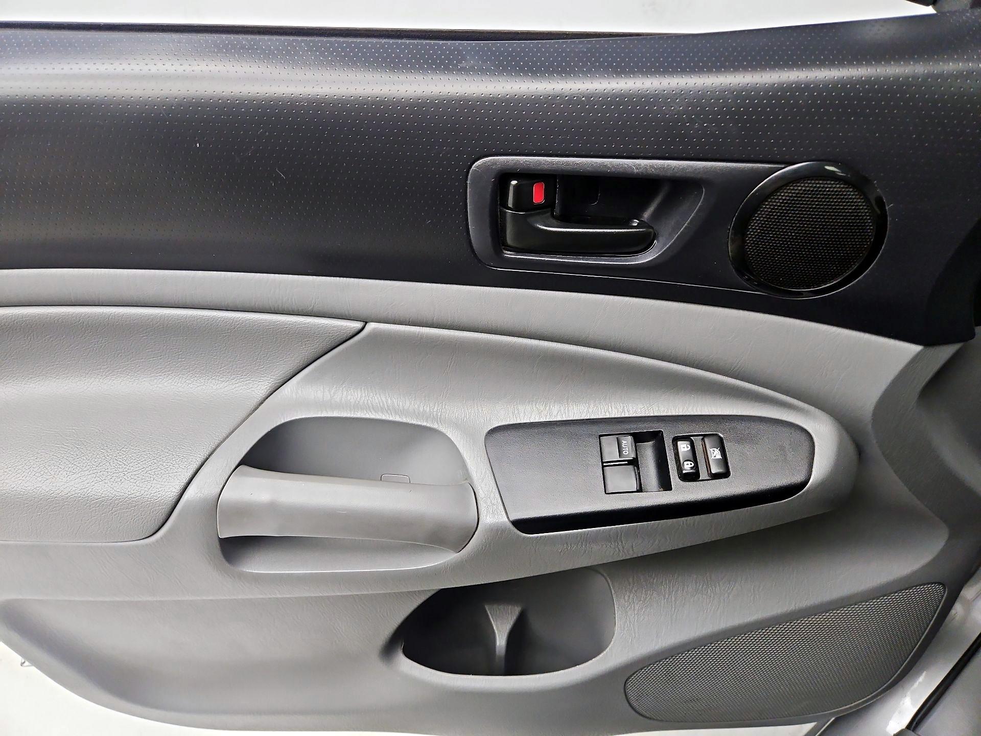 Thumbnail: 2015 Toyota Tacoma - 12