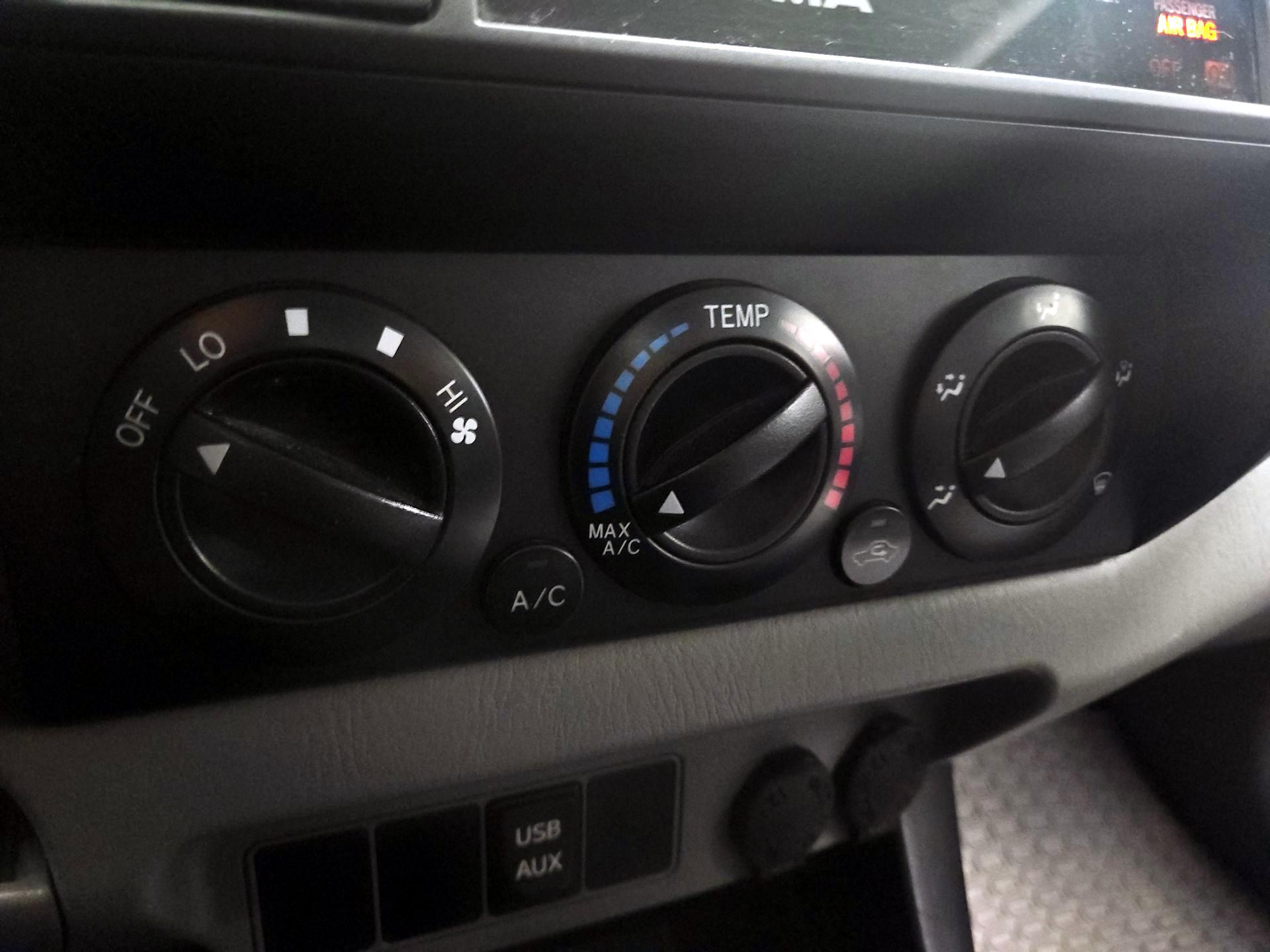 Thumbnail: 2015 Toyota Tacoma - 15