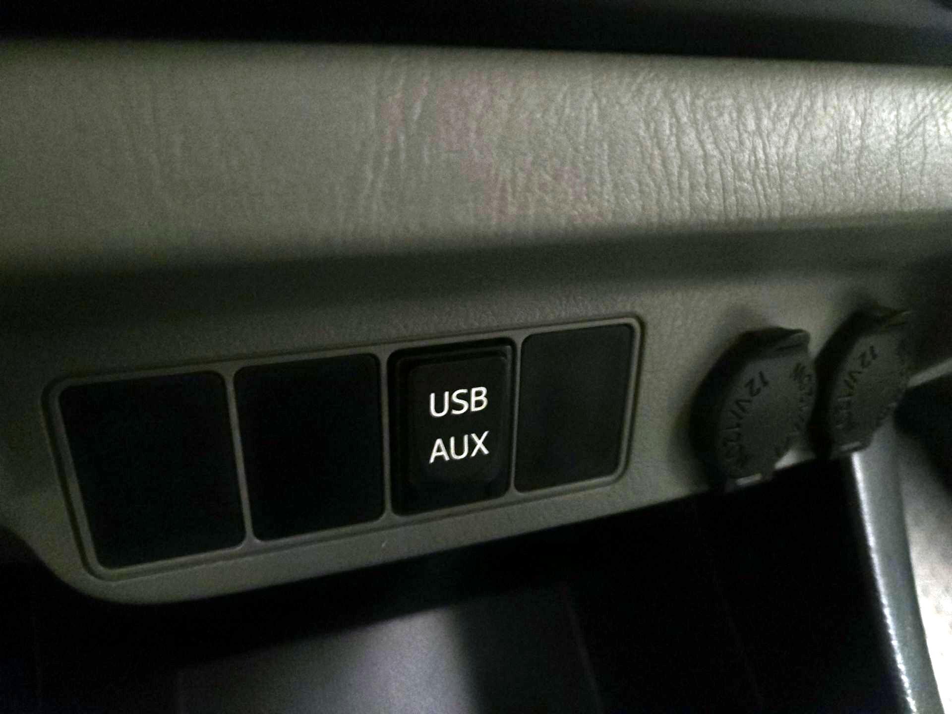 Thumbnail: 2015 Toyota Tacoma - 17