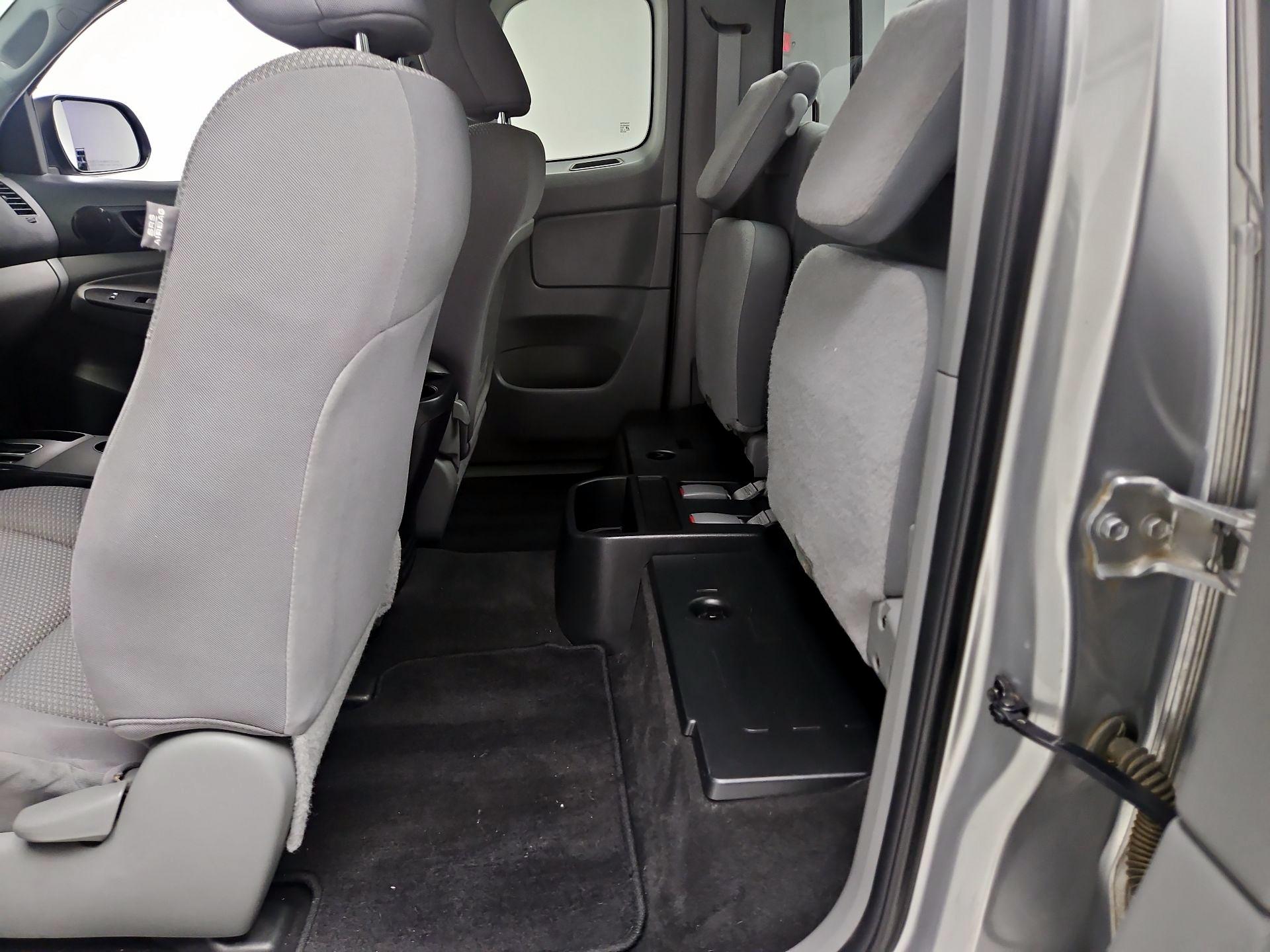 Thumbnail: 2015 Toyota Tacoma - 18