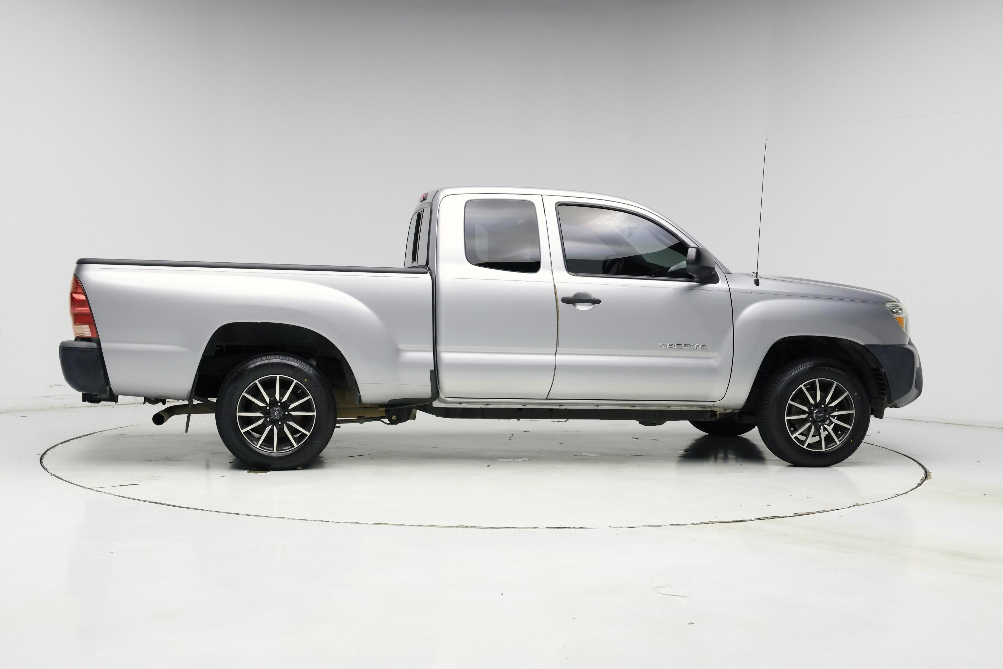 Thumbnail: 2015 Toyota Tacoma - 7