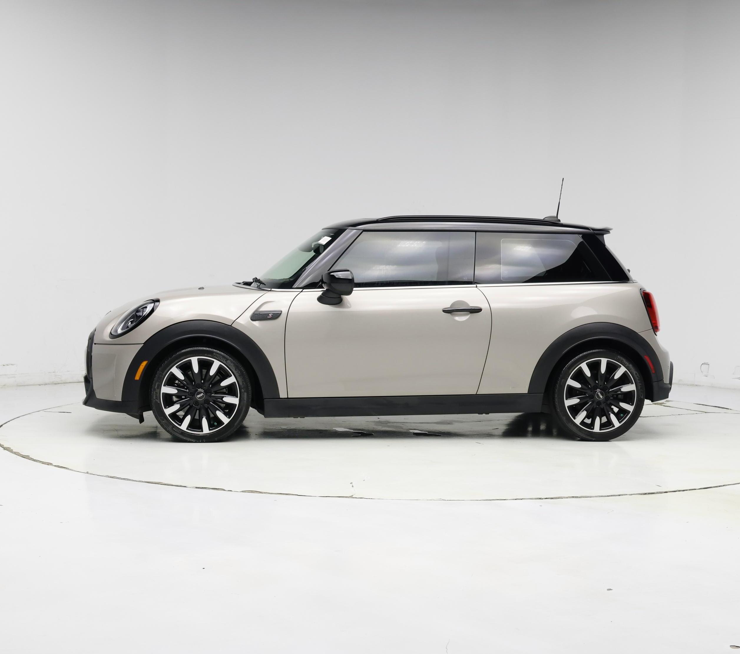 Thumbnail: 2022 MINI Cooper Hardtop - 3