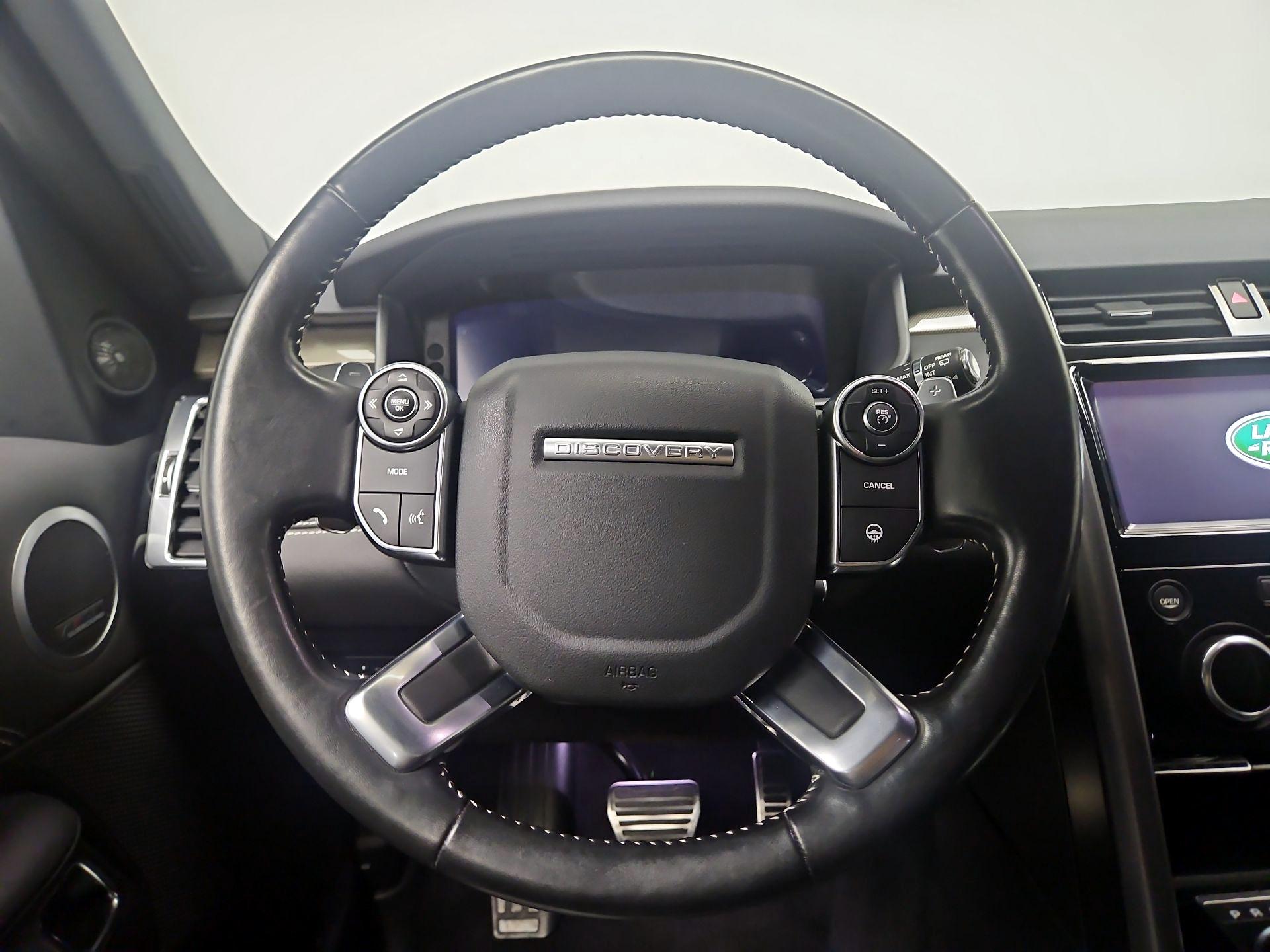 Thumbnail: 2018 Land Rover Discovery - 10