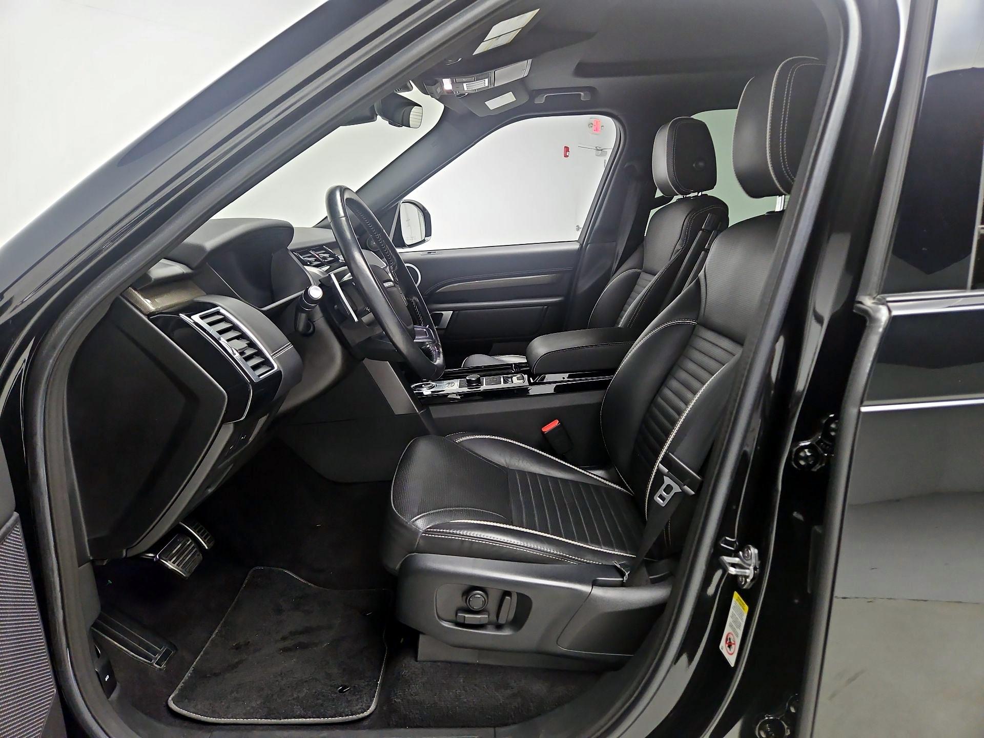 Thumbnail: 2018 Land Rover Discovery - 11