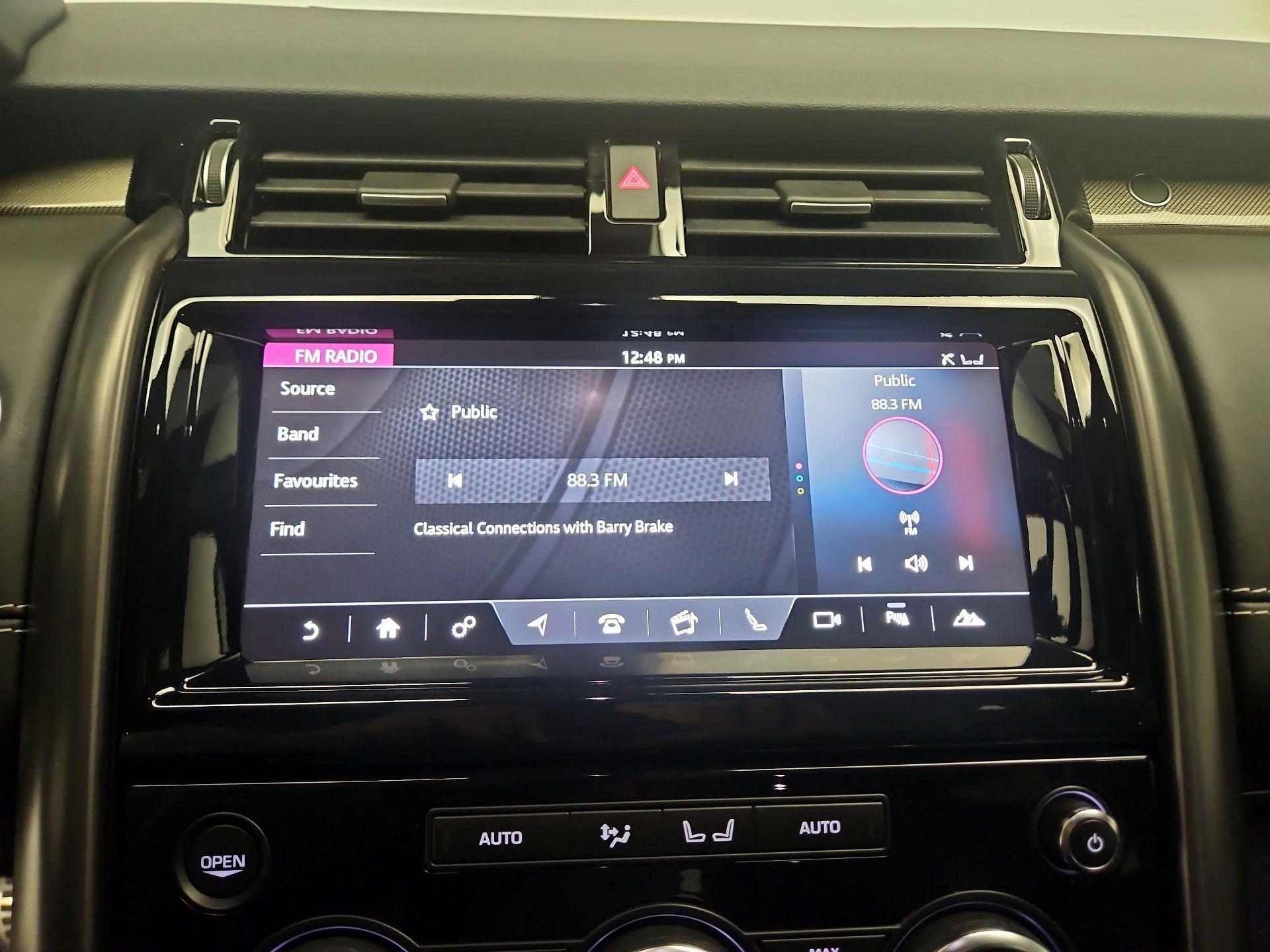 Thumbnail: 2018 Land Rover Discovery - 15