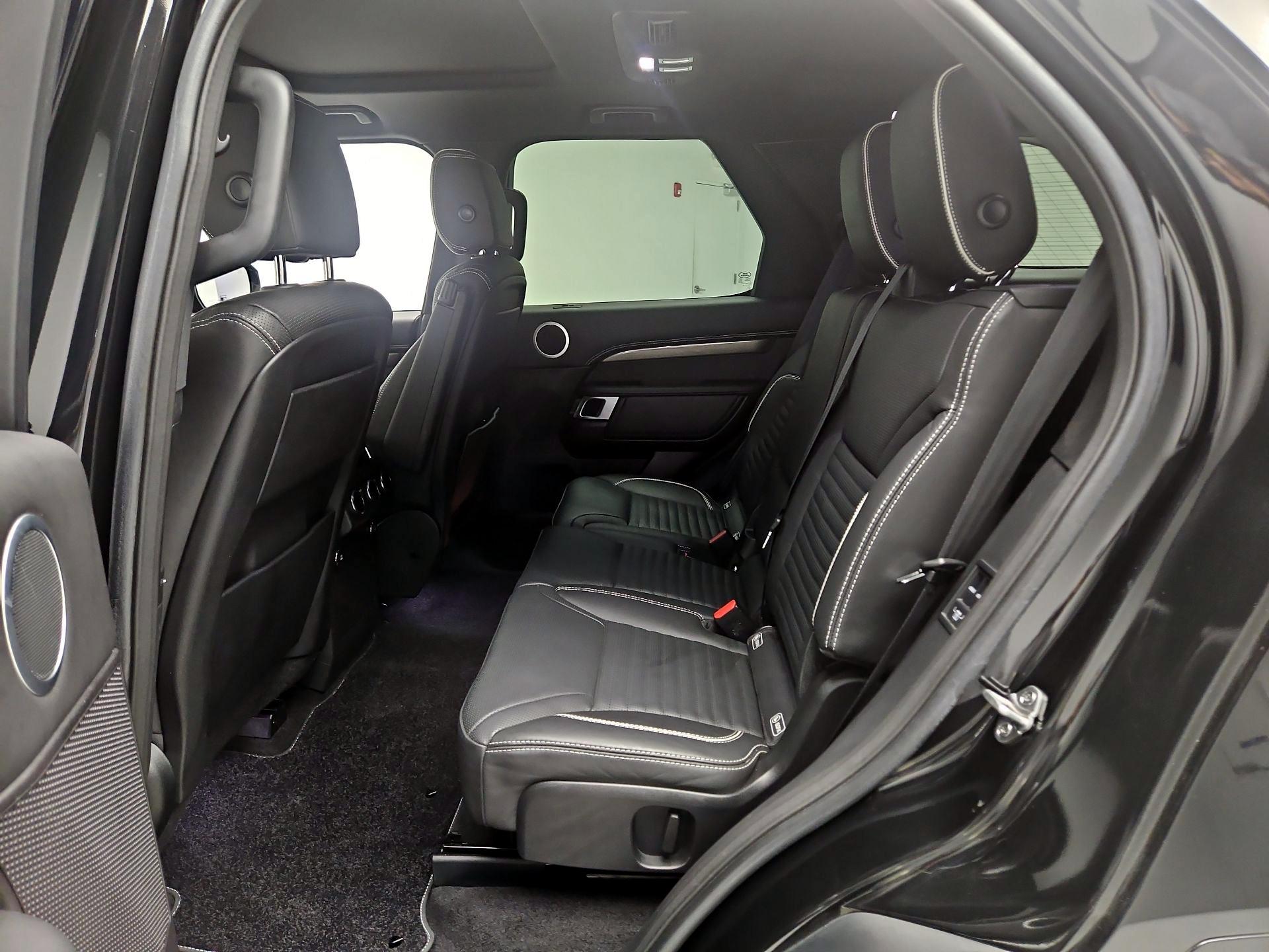 Thumbnail: 2018 Land Rover Discovery - 20