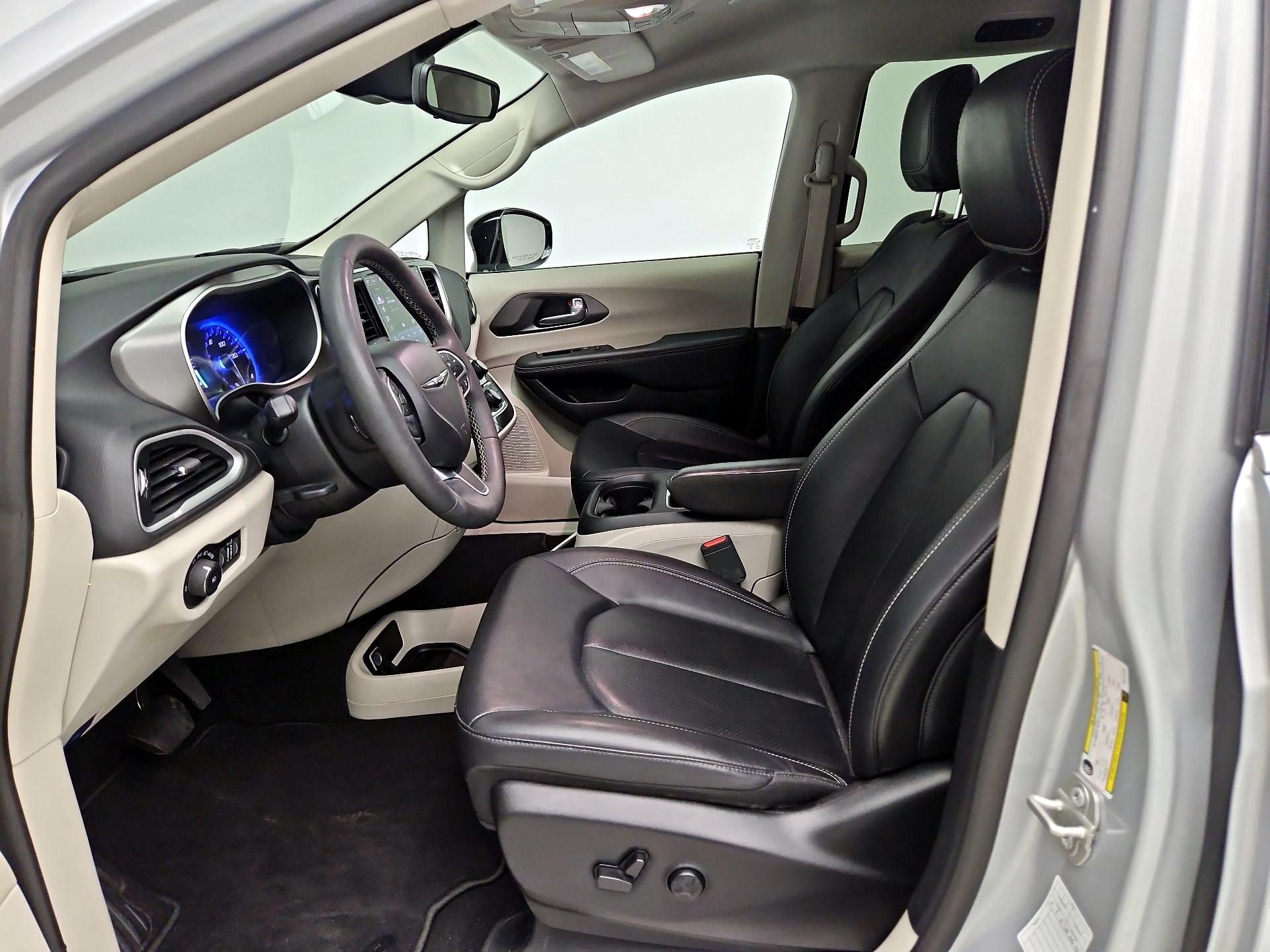 Thumbnail: 2024 Chrysler Pacifica - 11