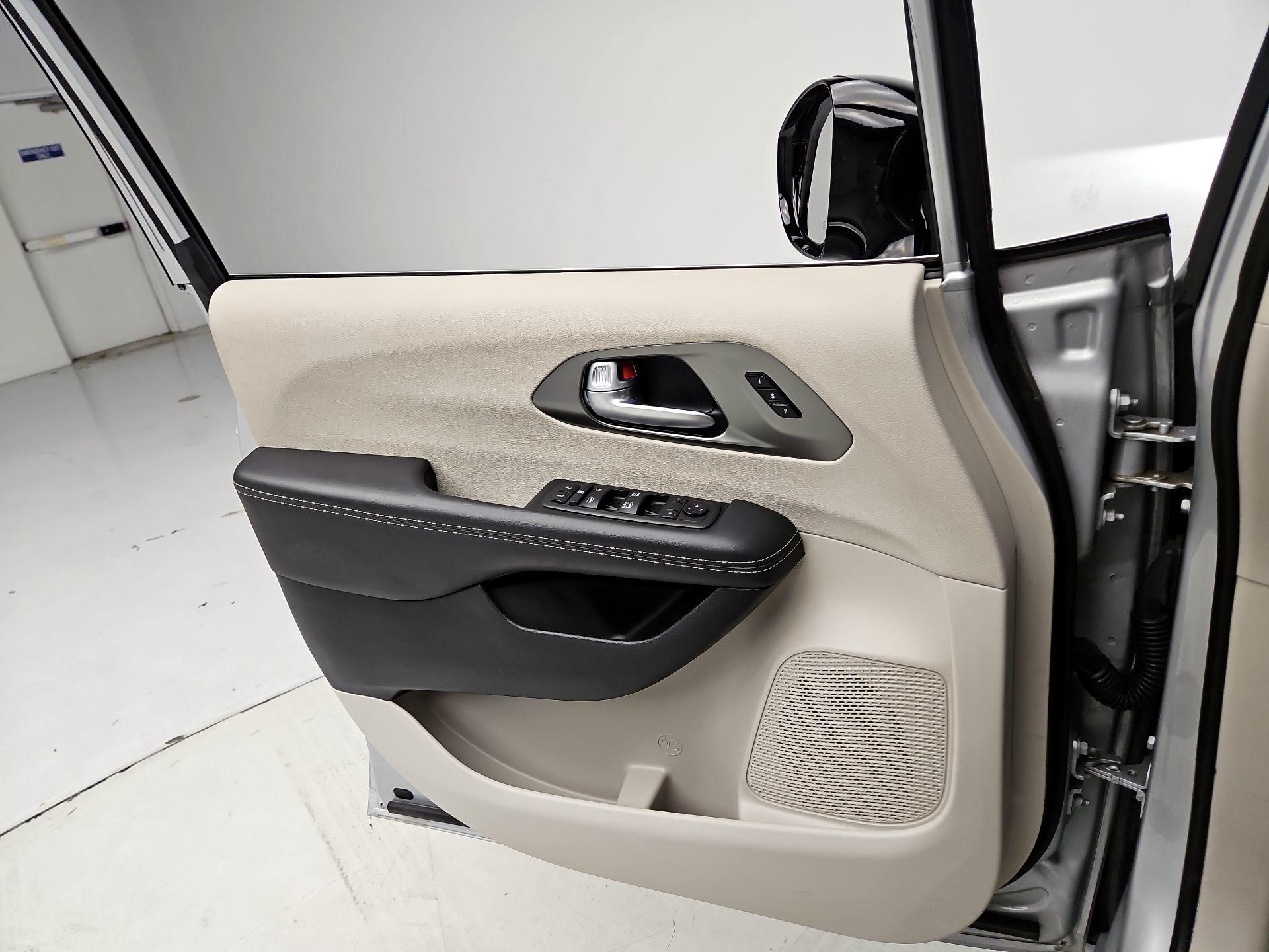 Thumbnail: 2024 Chrysler Pacifica - 12