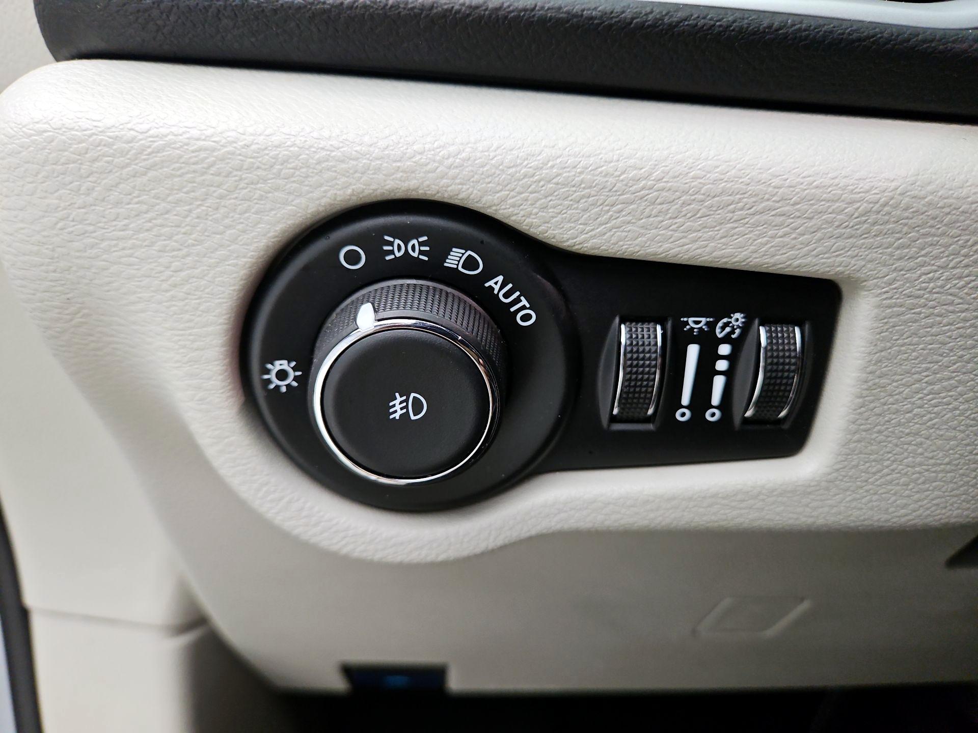 Thumbnail: 2024 Chrysler Pacifica - 13