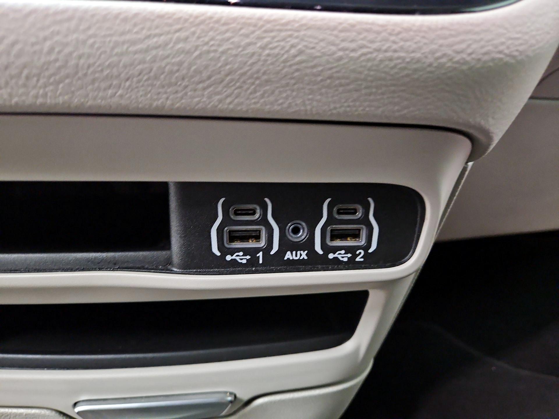 Thumbnail: 2024 Chrysler Pacifica - 18