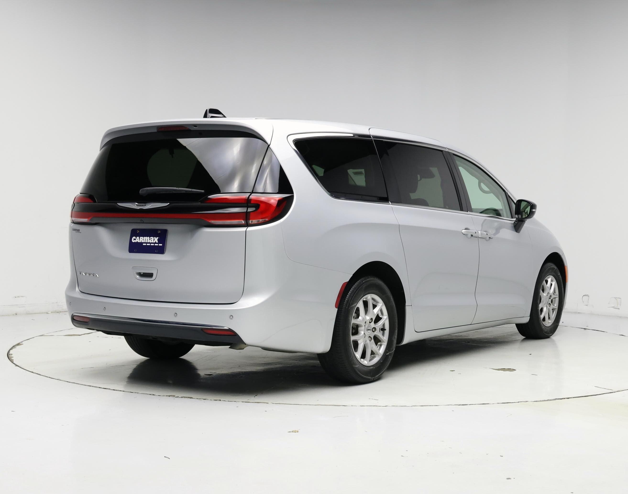 Thumbnail: 2024 Chrysler Pacifica - 8