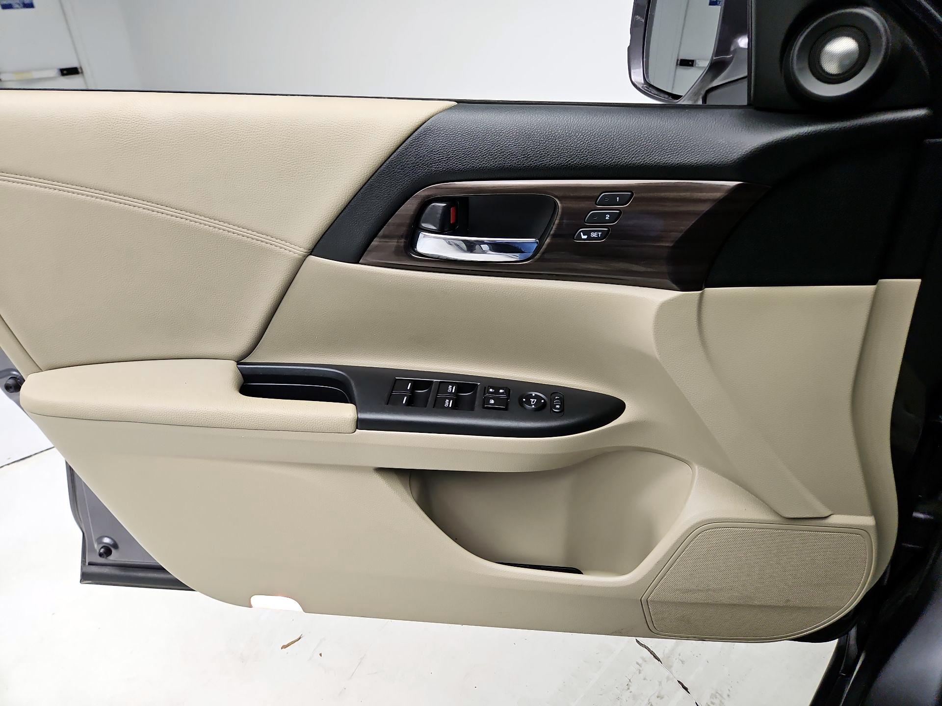 Thumbnail: 2017 Honda Accord - 12