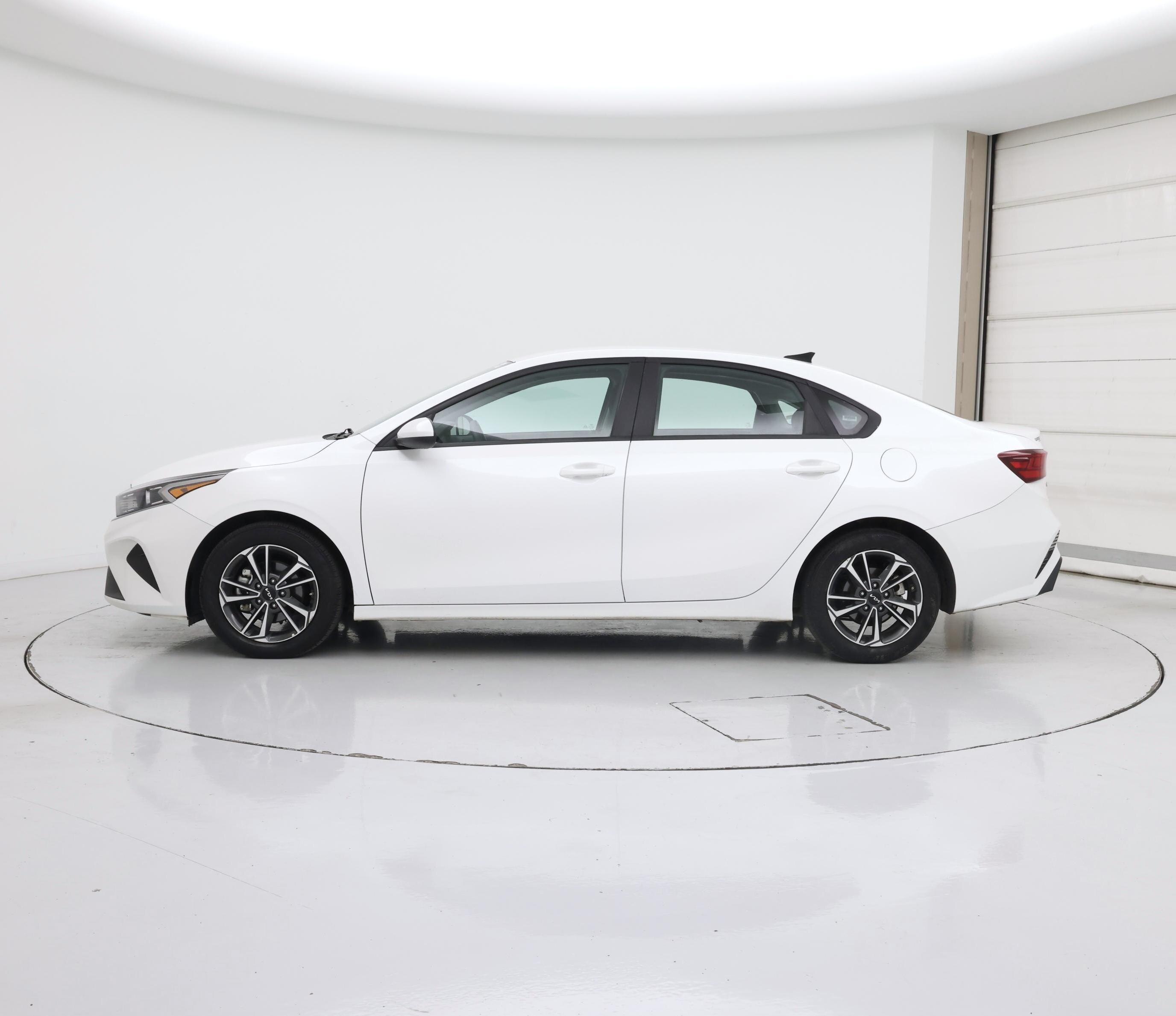 Thumbnail: 2024 Kia Forte - 3