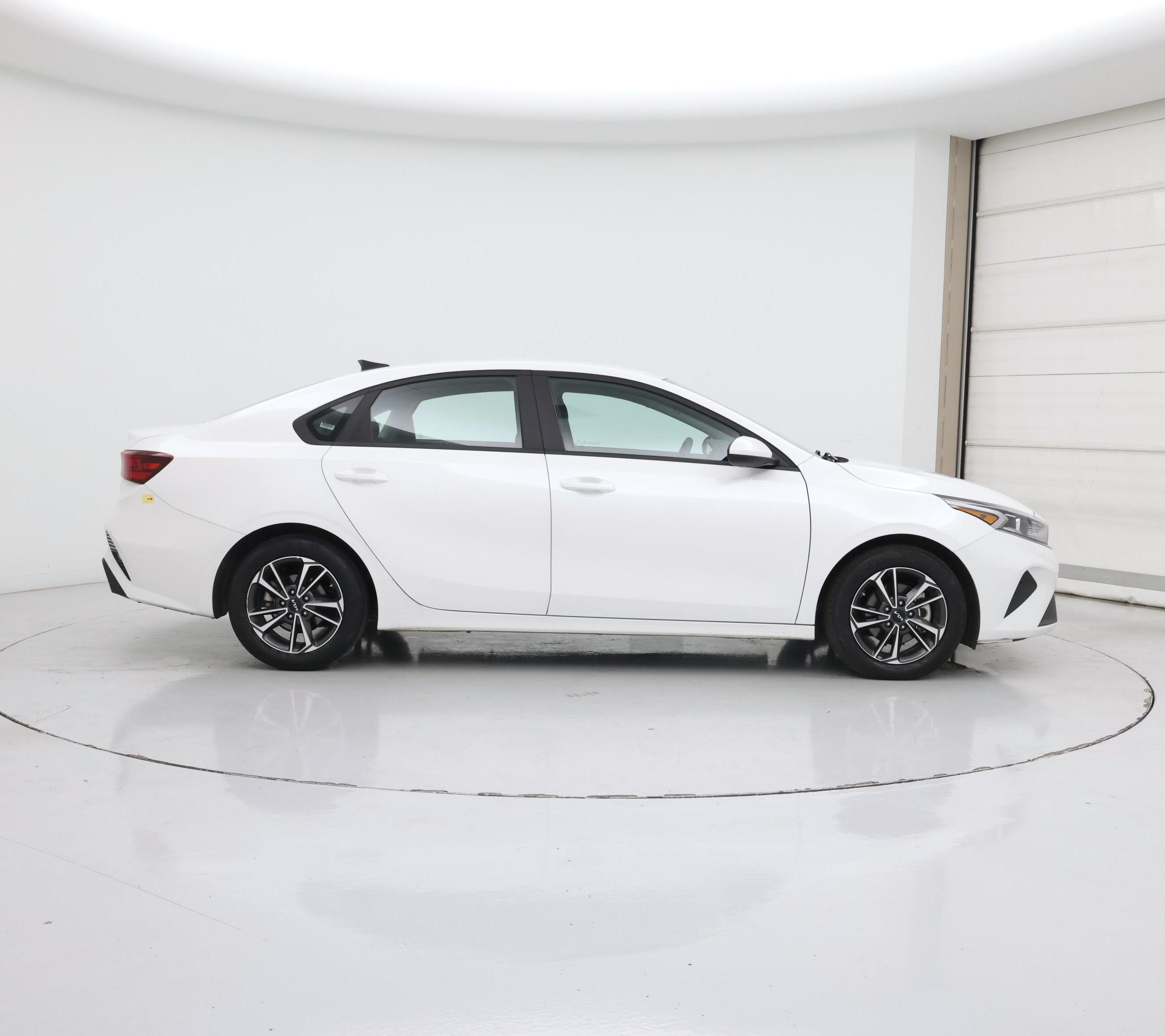 Thumbnail: 2024 Kia Forte - 7