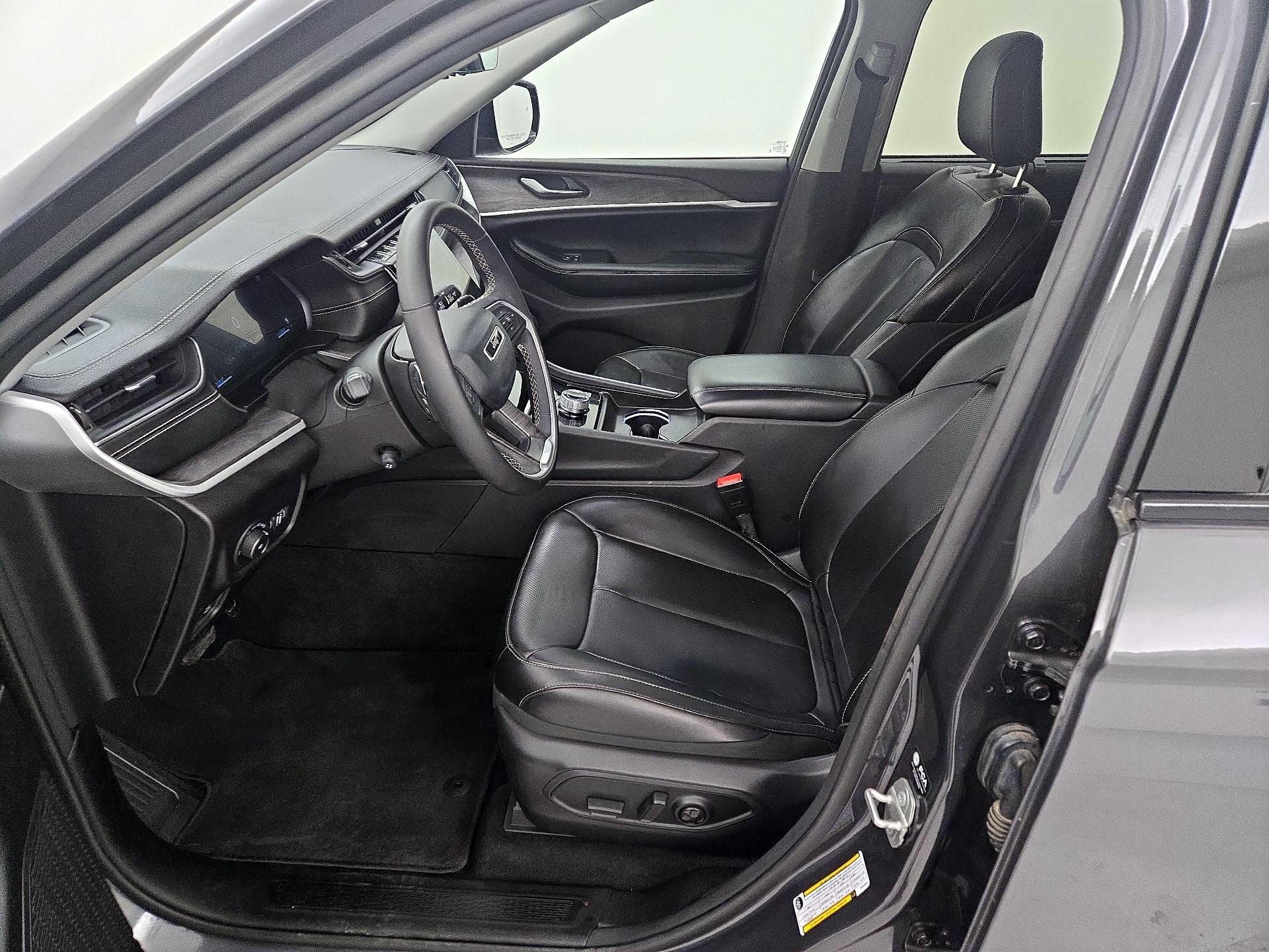 Thumbnail: 2023 Jeep Grand Cherokee - 11