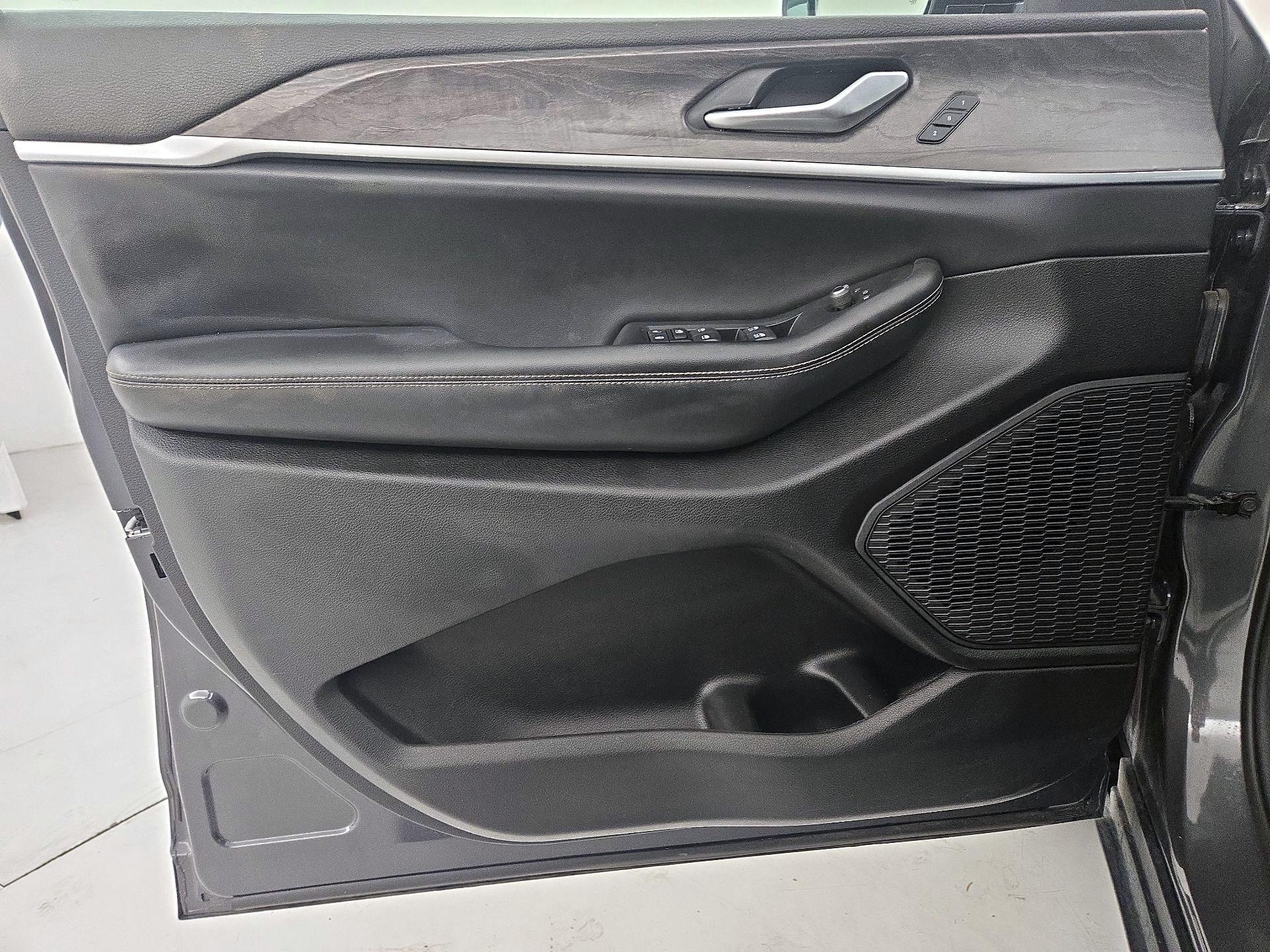 Thumbnail: 2023 Jeep Grand Cherokee - 12