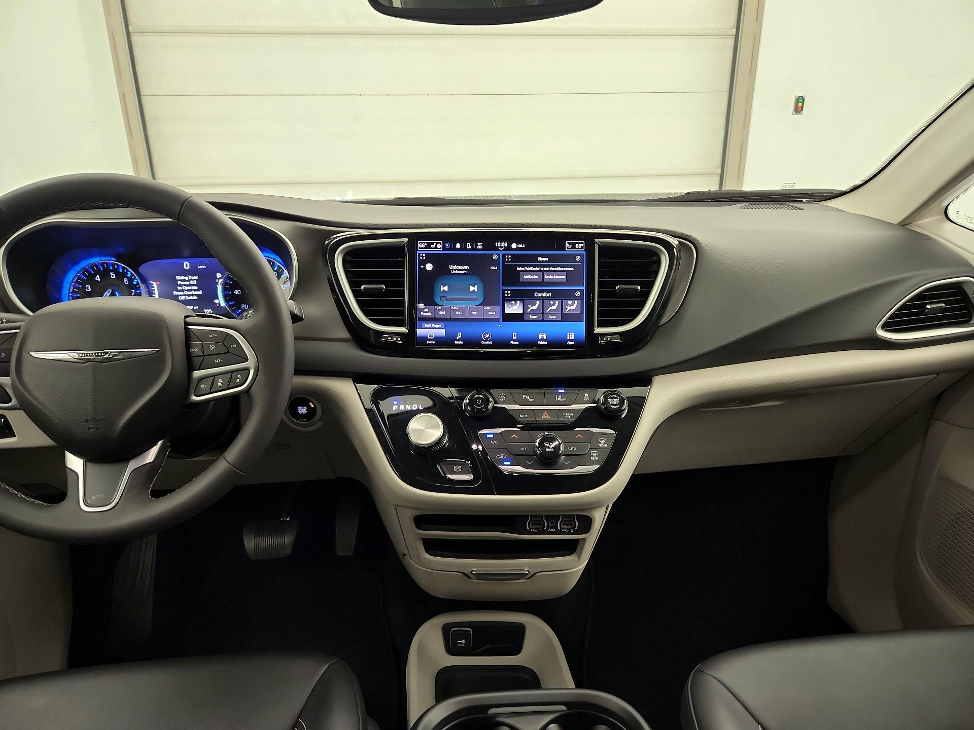 Thumbnail: 2024 Chrysler Pacifica - 9