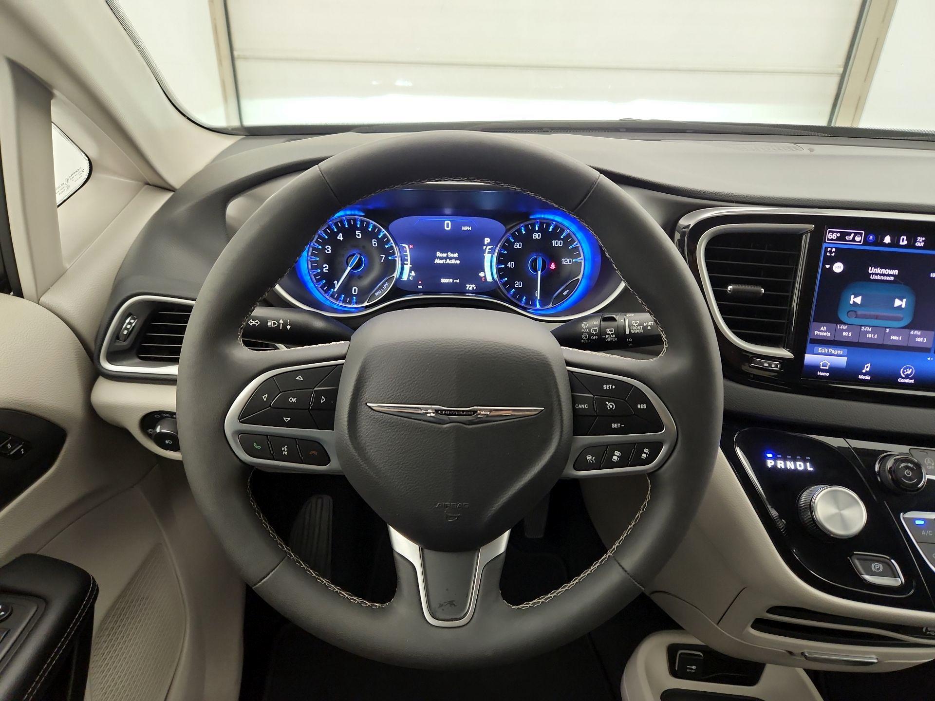 Thumbnail: 2024 Chrysler Pacifica - 10