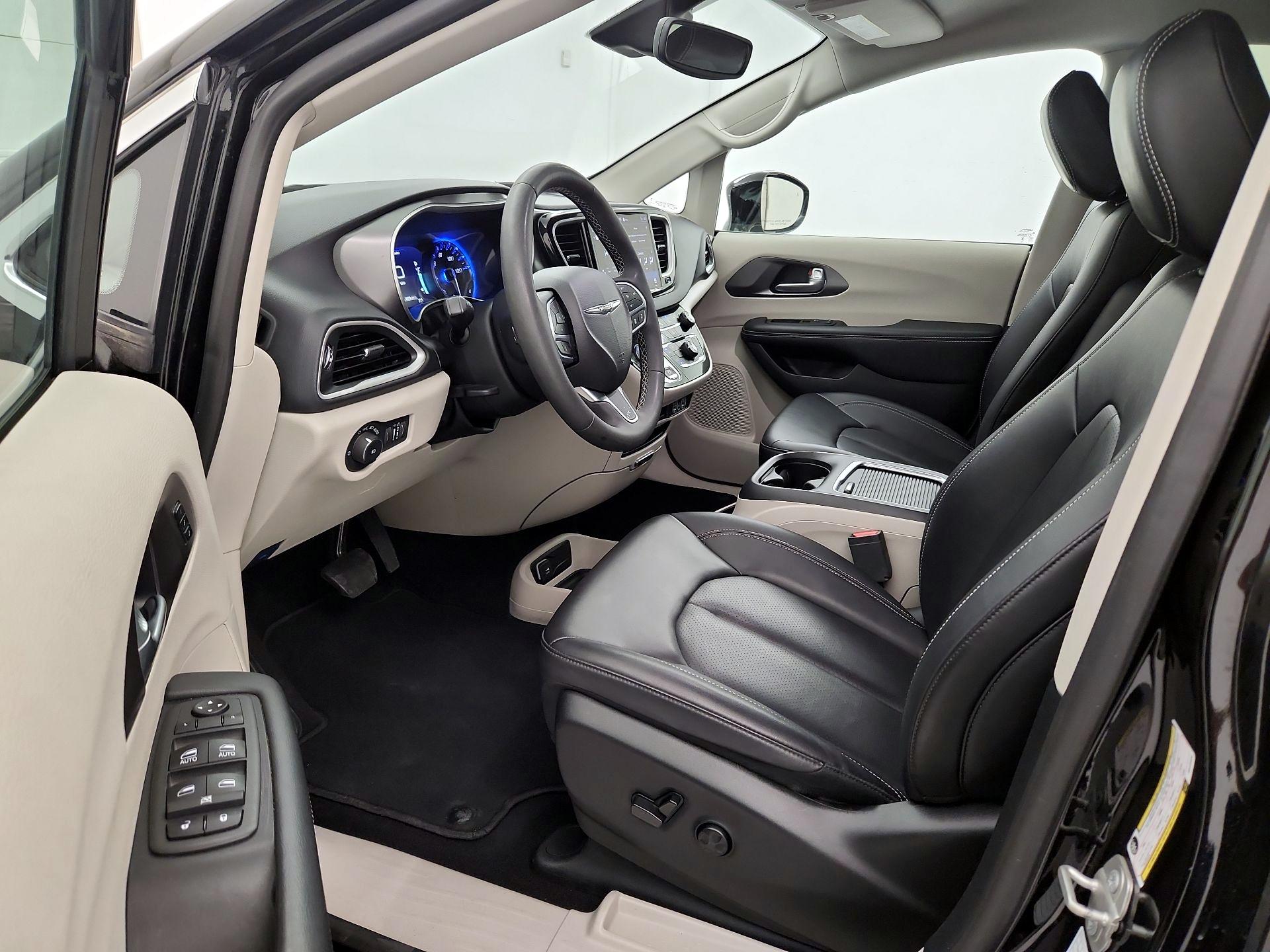 Thumbnail: 2024 Chrysler Pacifica - 11