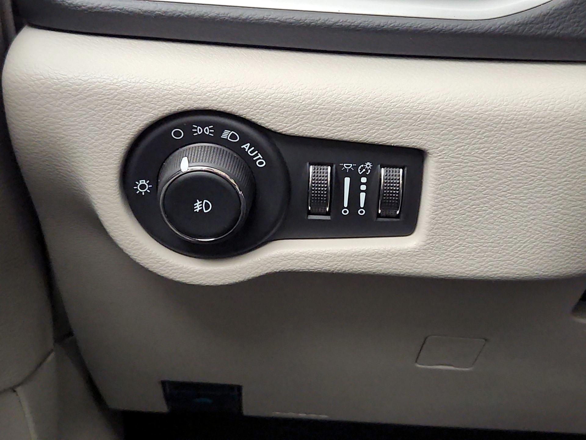 Thumbnail: 2024 Chrysler Pacifica - 13