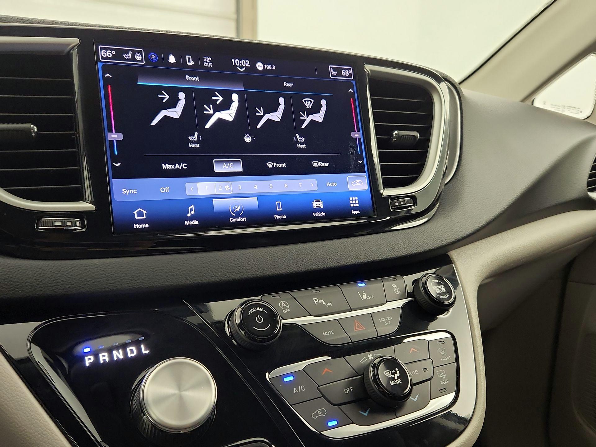 Thumbnail: 2024 Chrysler Pacifica - 16