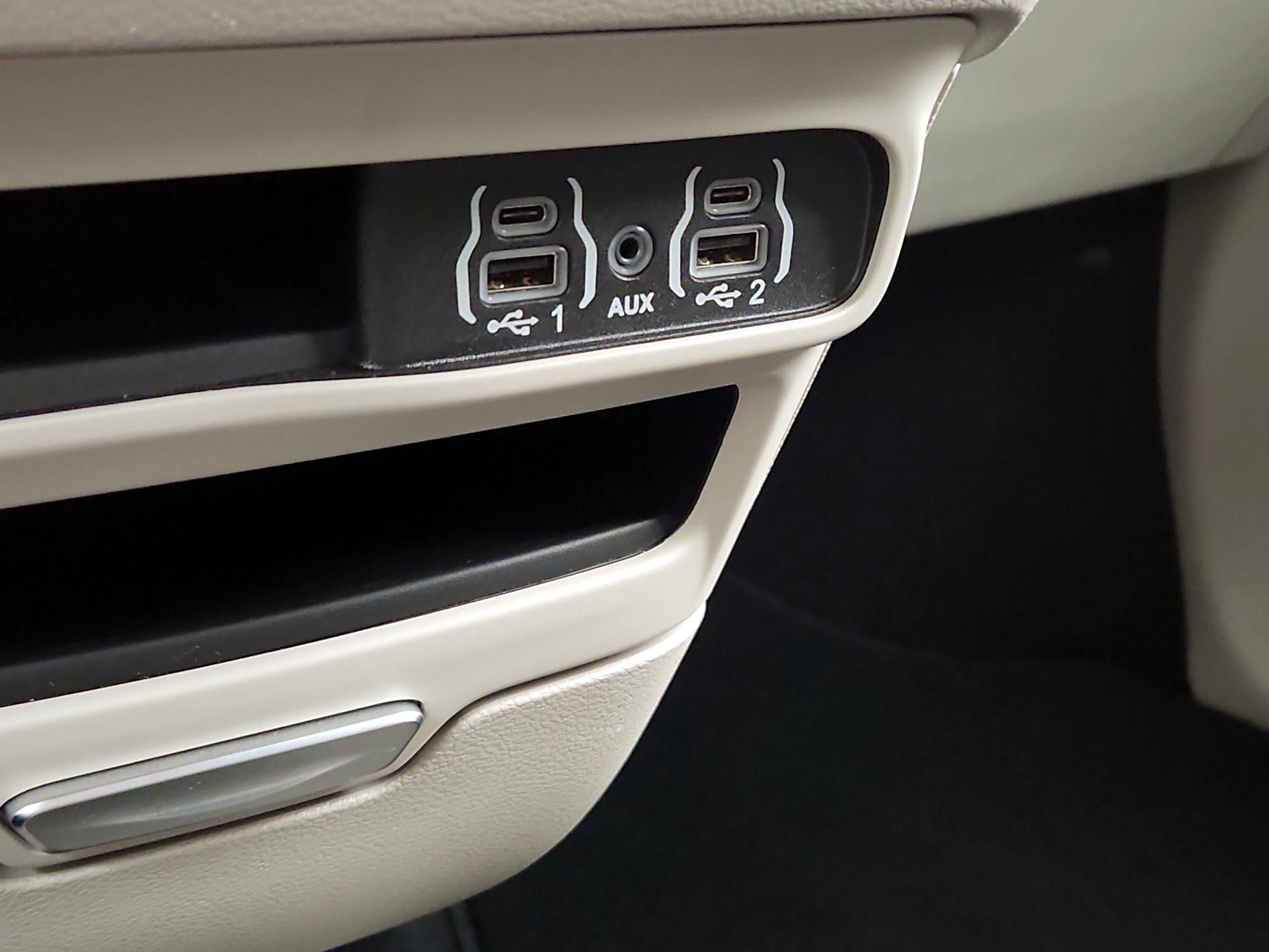 Thumbnail: 2024 Chrysler Pacifica - 18