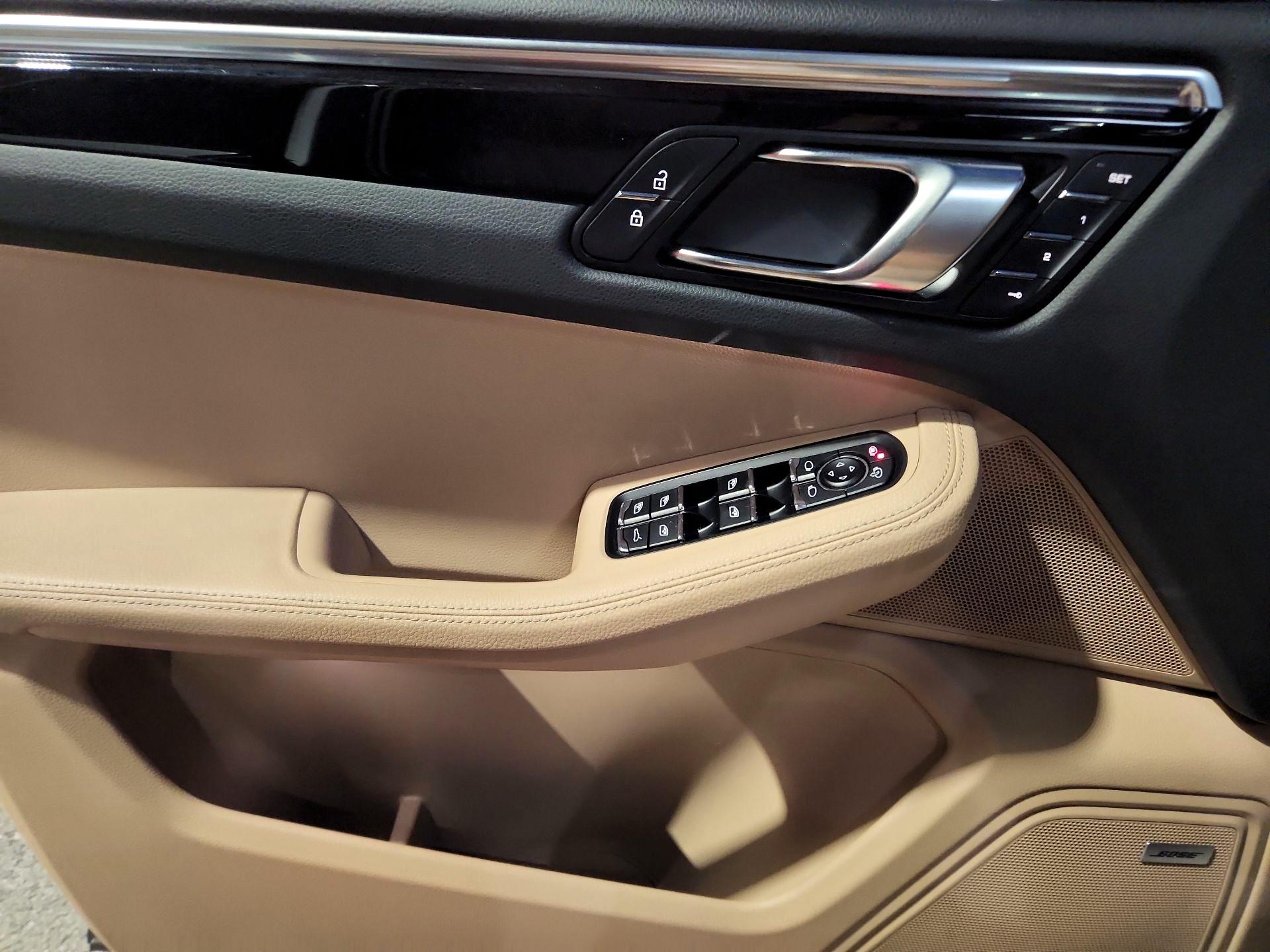 Thumbnail: 2021 Porsche Macan - 12