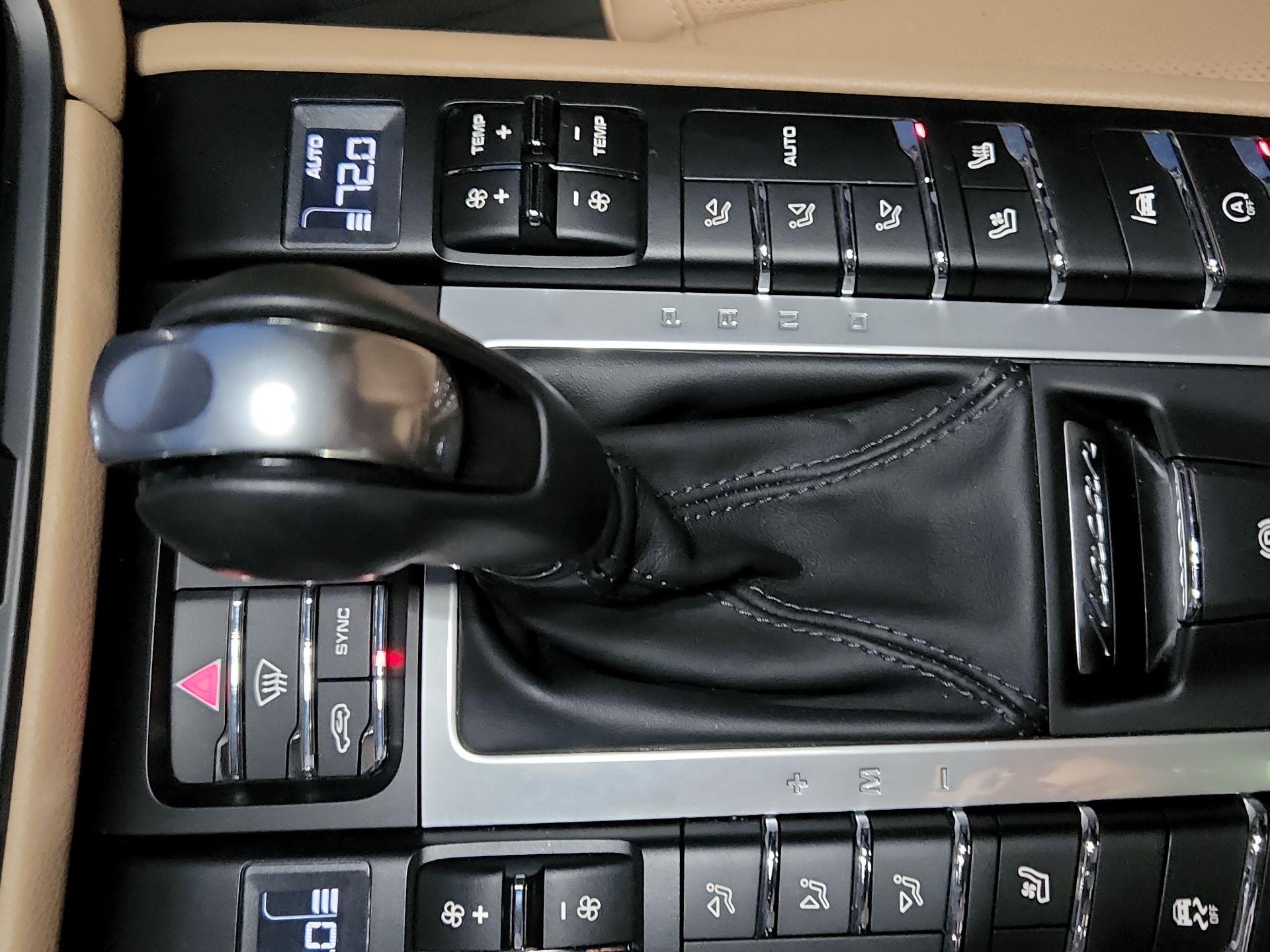 Thumbnail: 2021 Porsche Macan - 18