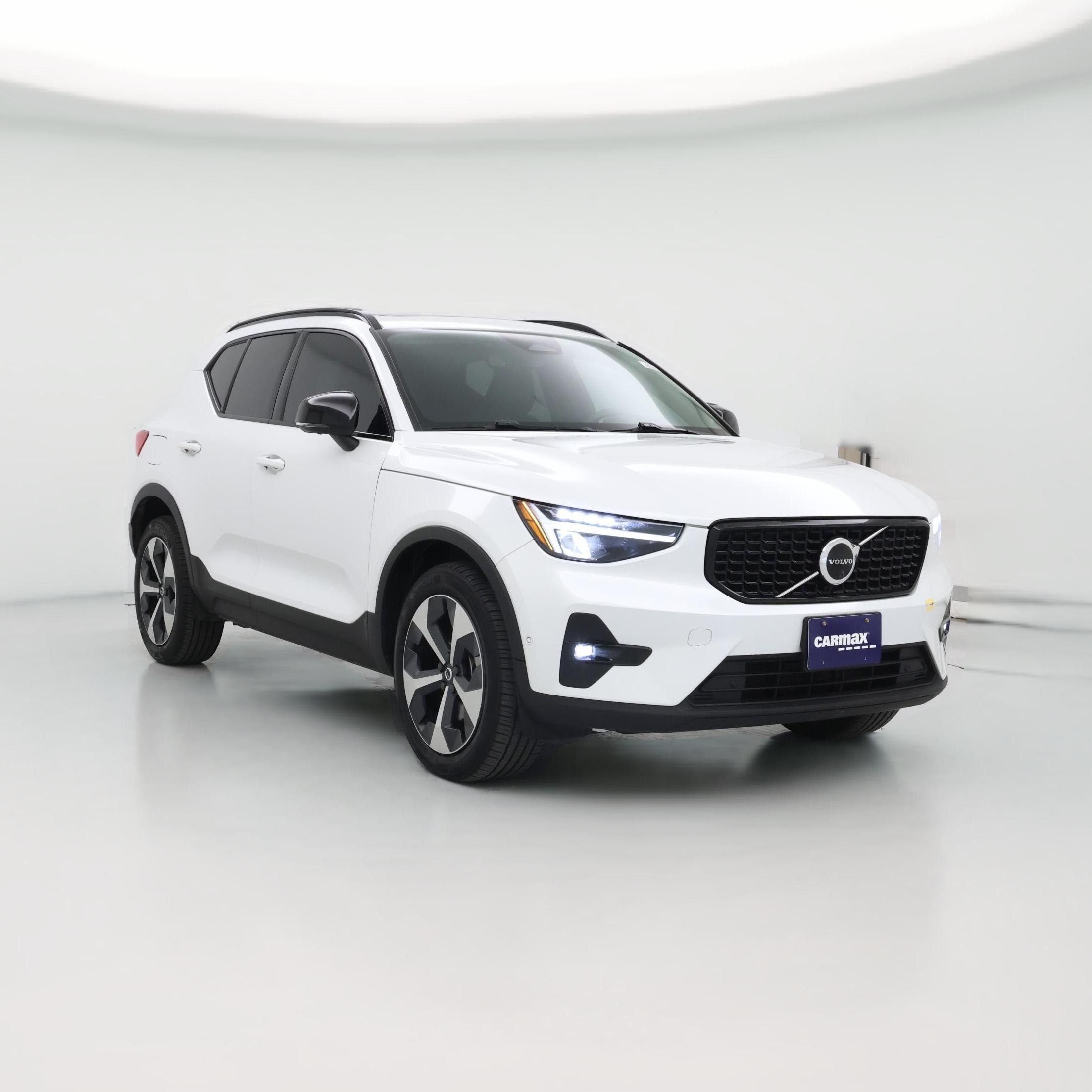 Thumbnail: 2023 Volvo XC40 - 1