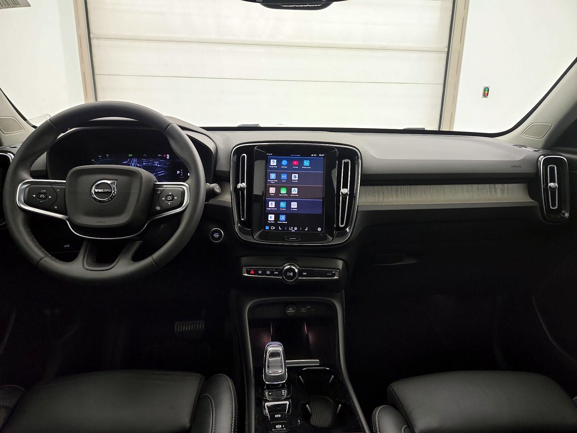 Thumbnail: 2023 Volvo XC40 - 9