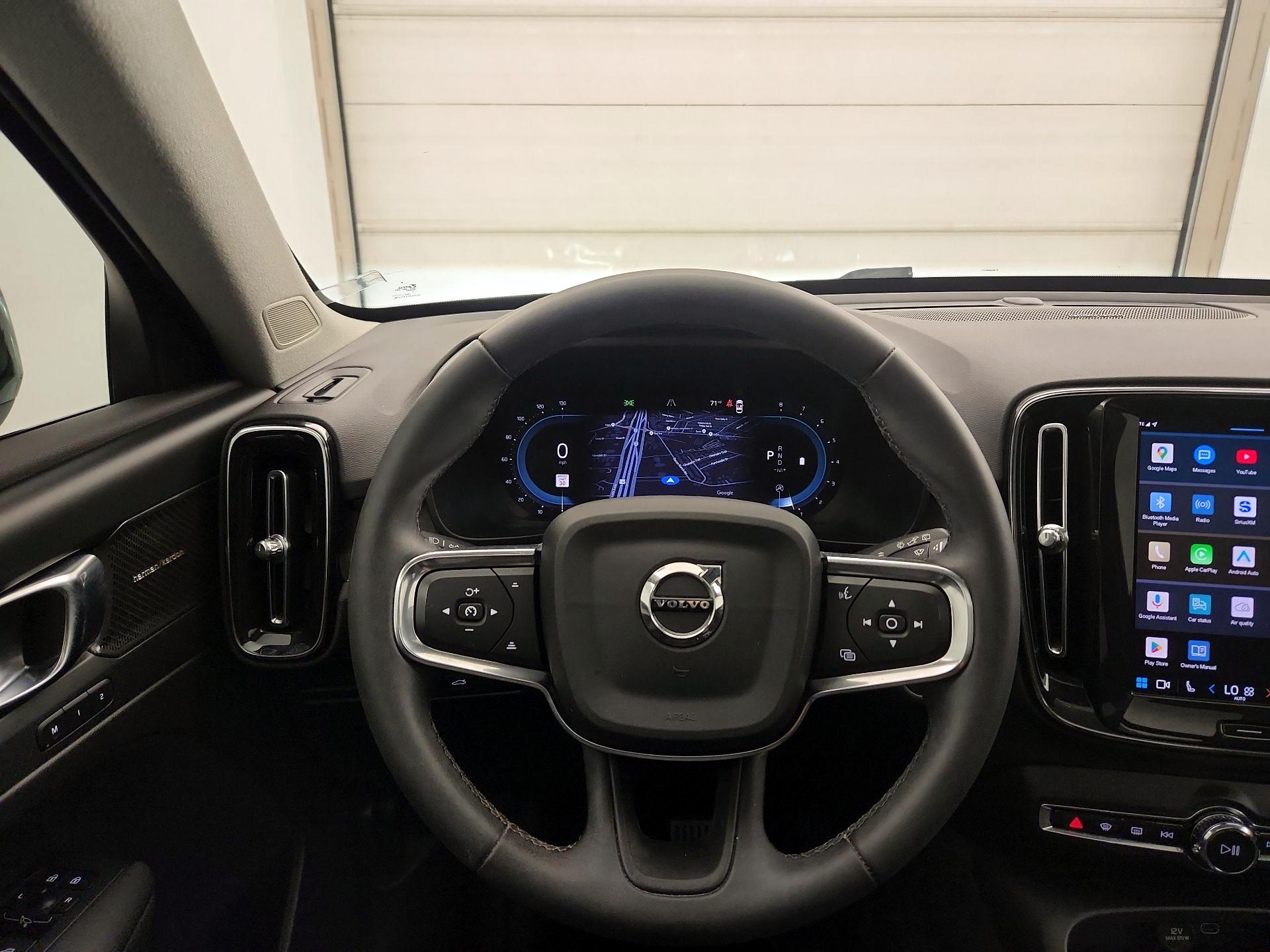 Thumbnail: 2023 Volvo XC40 - 10