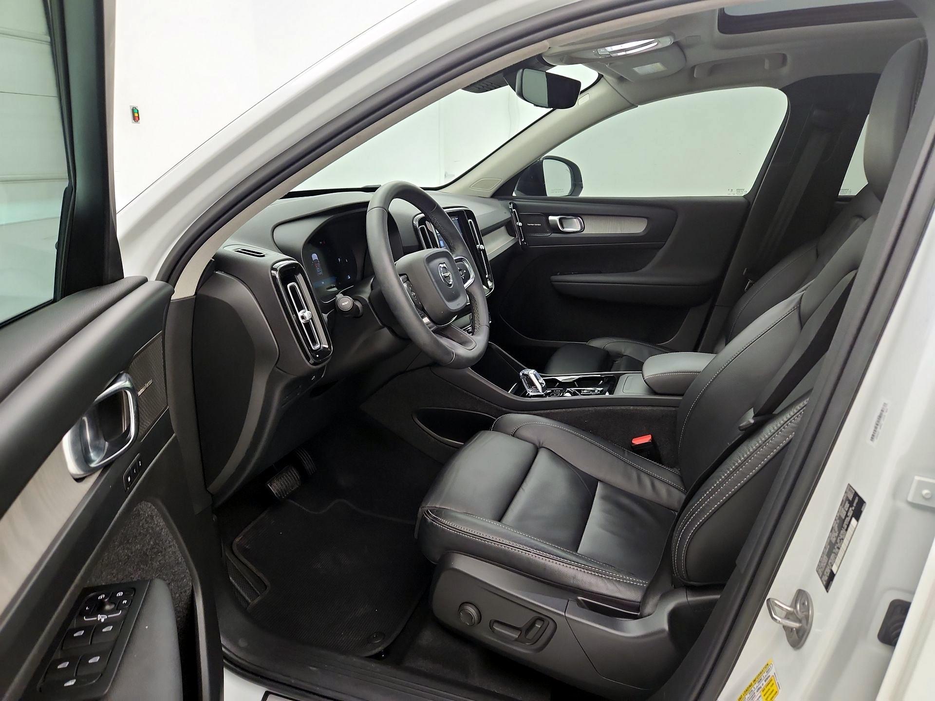 Thumbnail: 2023 Volvo XC40 - 11
