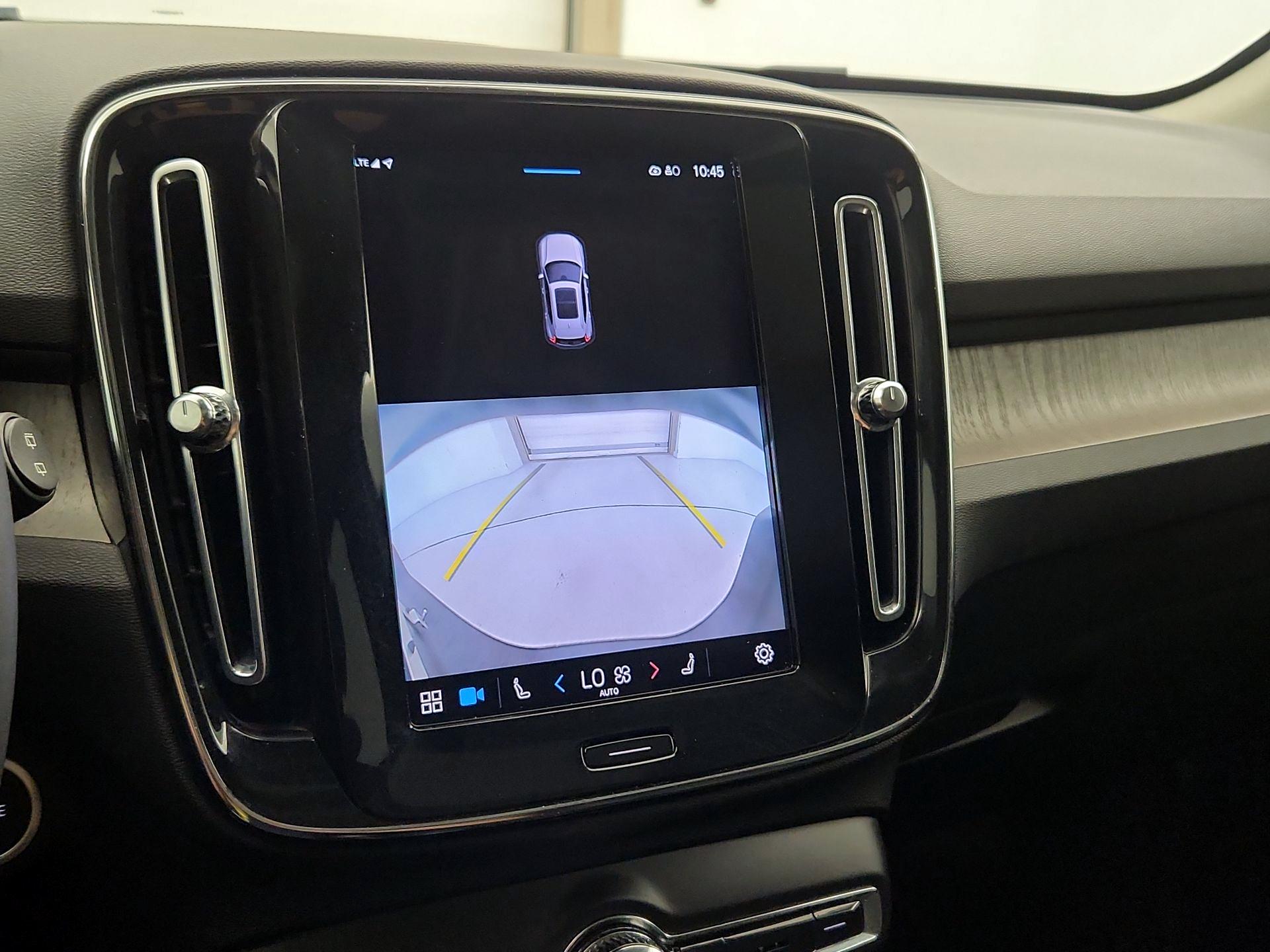 Thumbnail: 2023 Volvo XC40 - 15