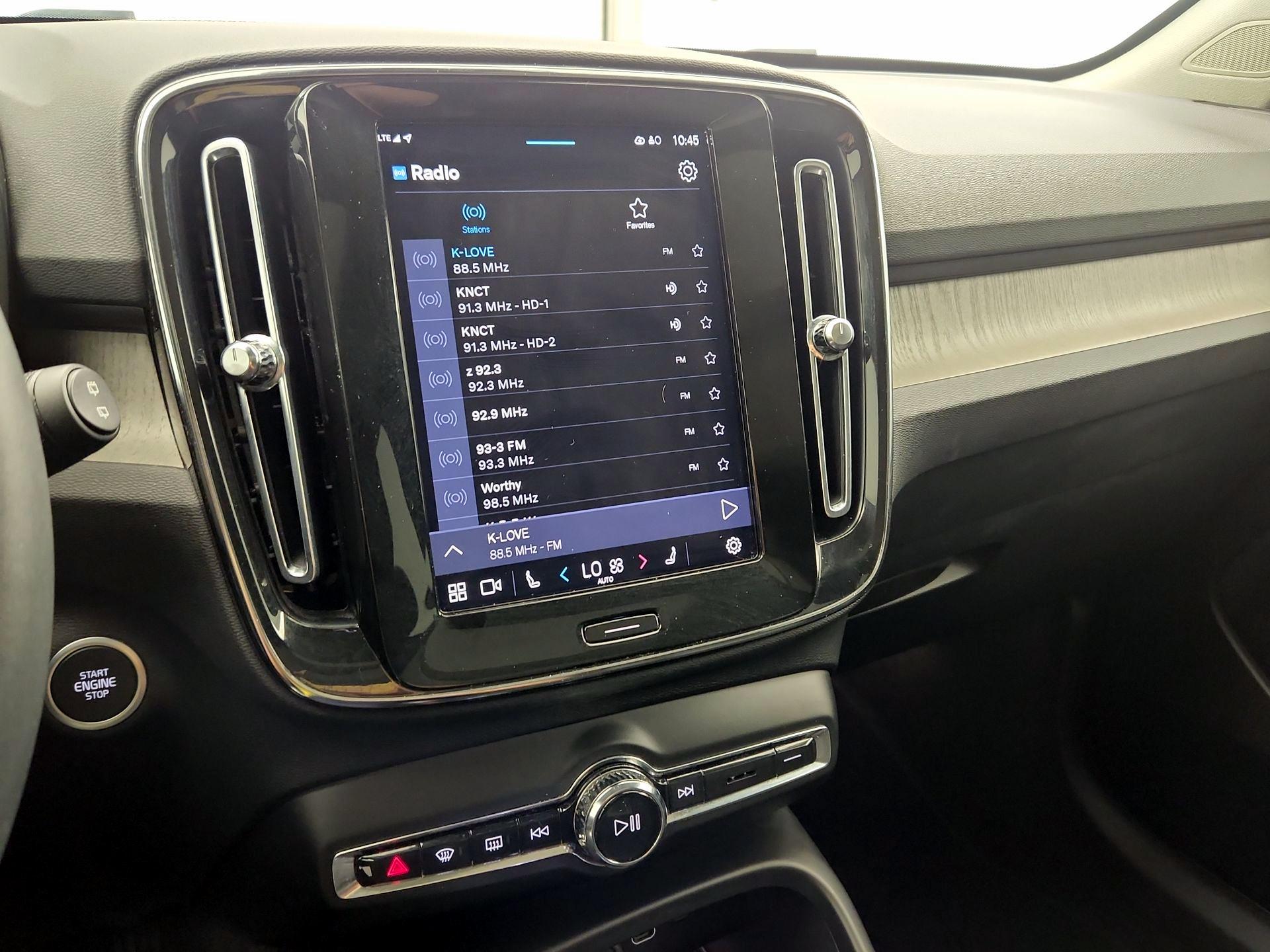 Thumbnail: 2023 Volvo XC40 - 16