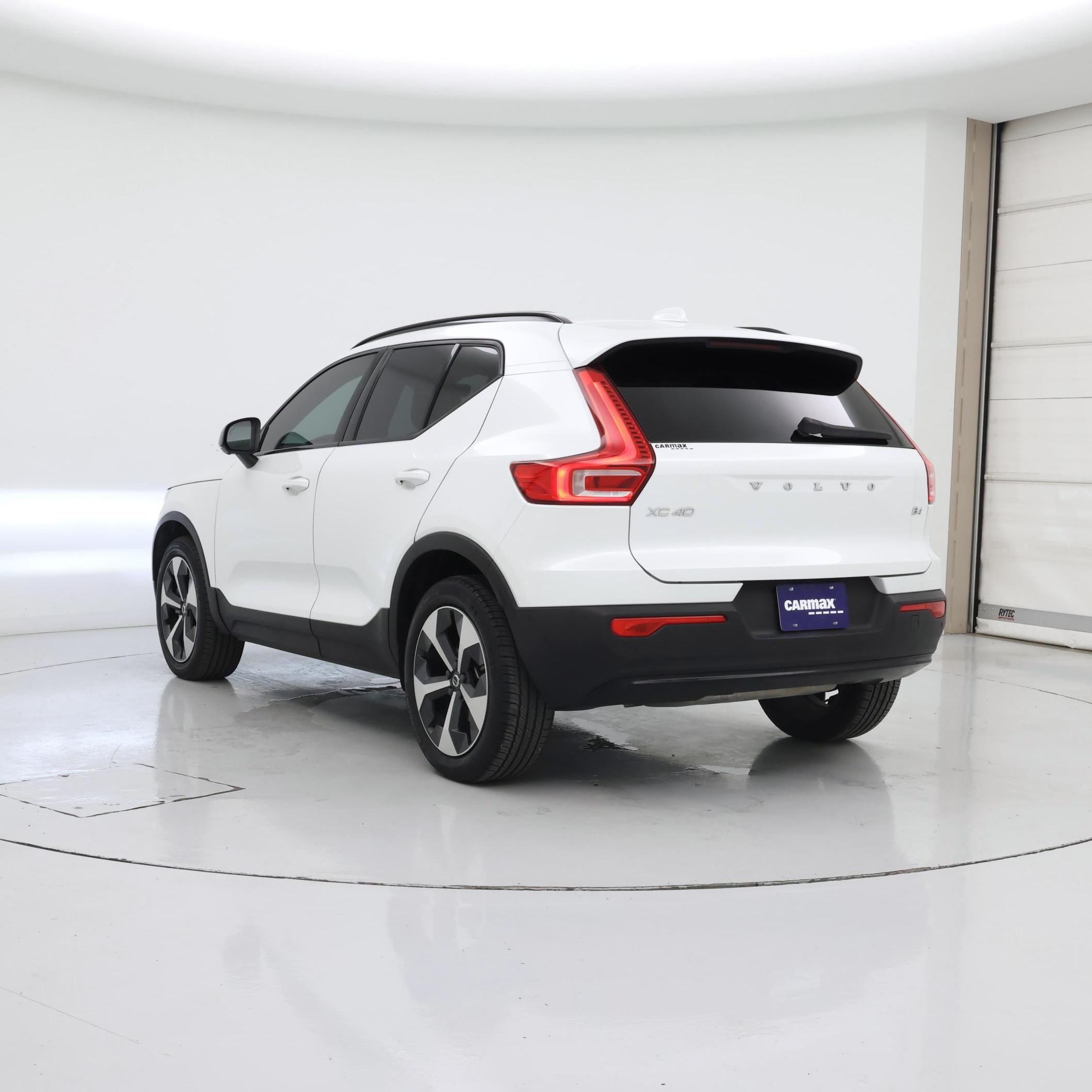 Thumbnail: 2023 Volvo XC40 - 2