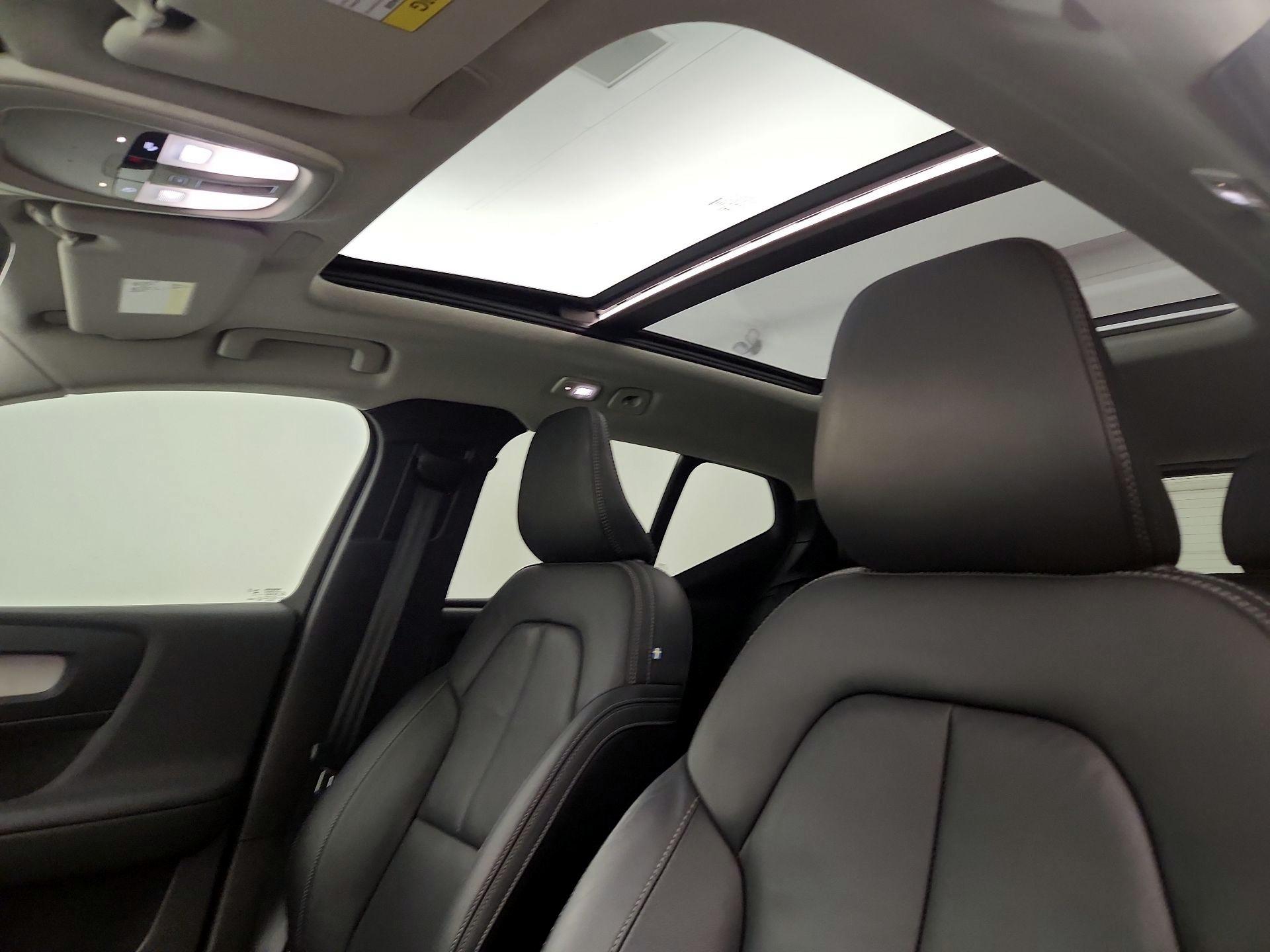 Thumbnail: 2023 Volvo XC40 - 20