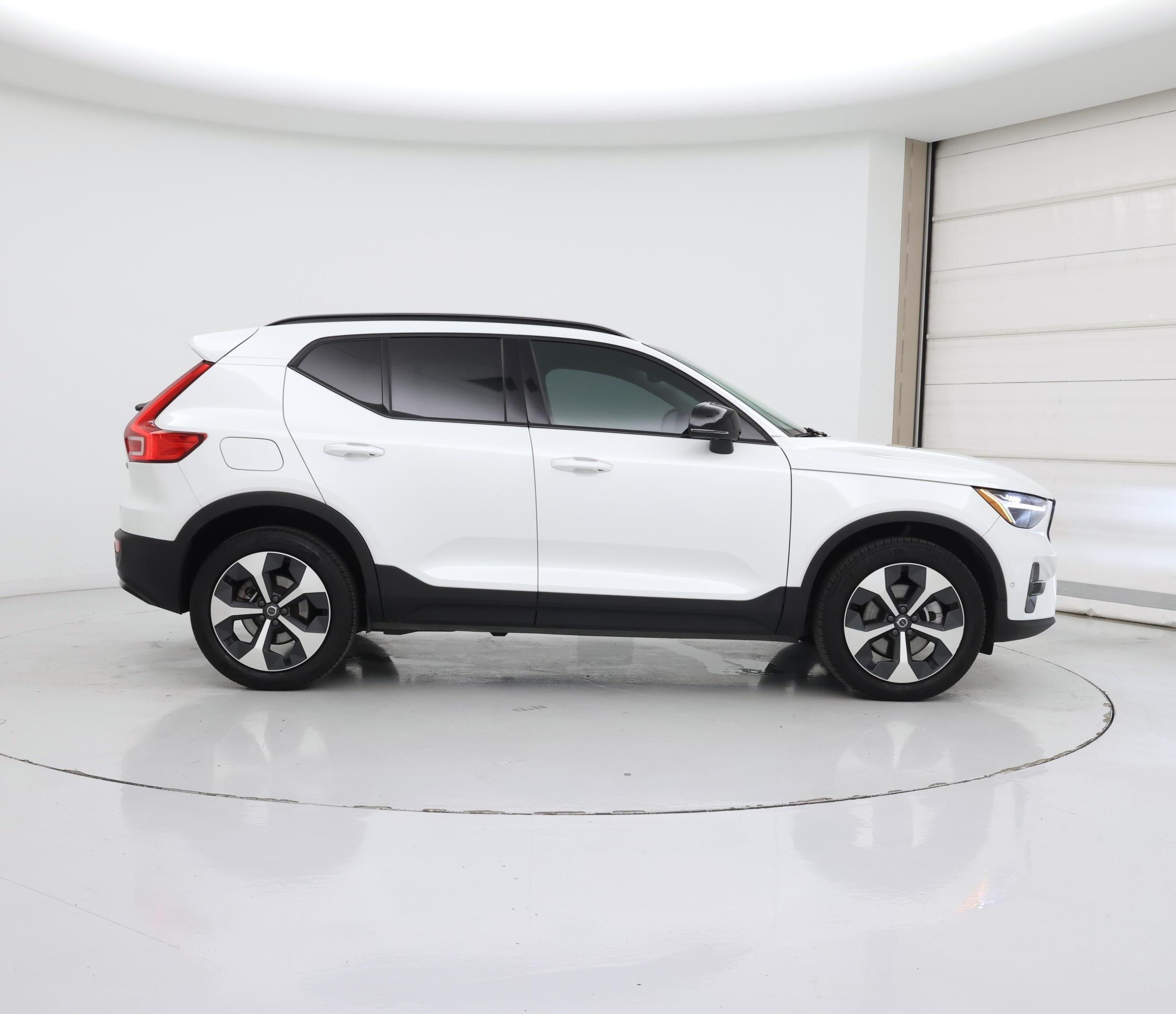 Thumbnail: 2023 Volvo XC40 - 7