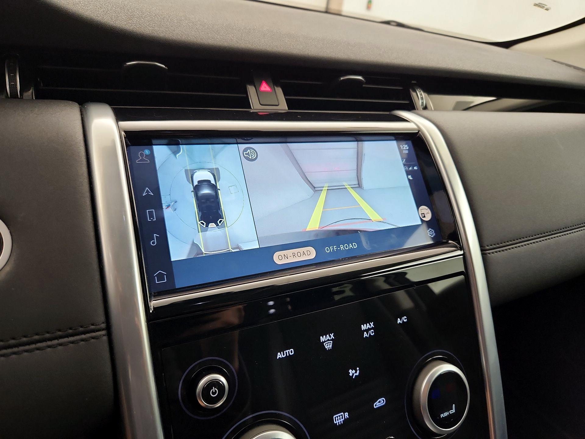 Thumbnail: 2021 Land Rover Discovery Sport - 15