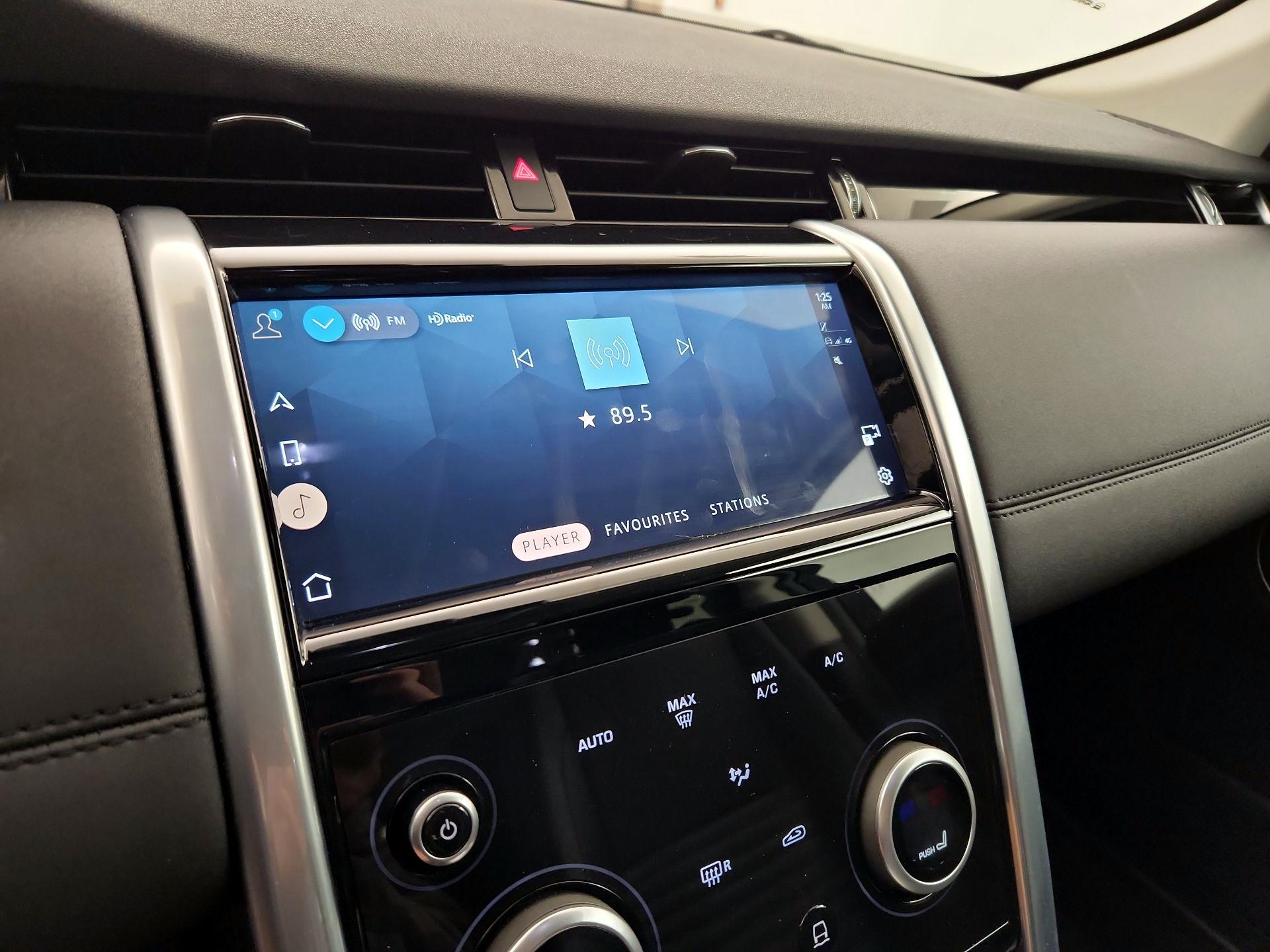 Thumbnail: 2021 Land Rover Discovery Sport - 16