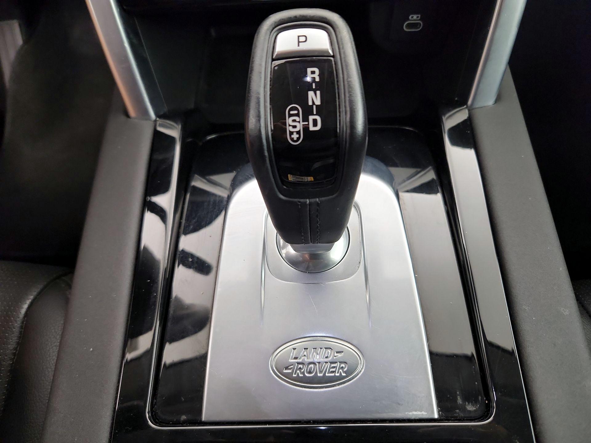 Thumbnail: 2021 Land Rover Discovery Sport - 18